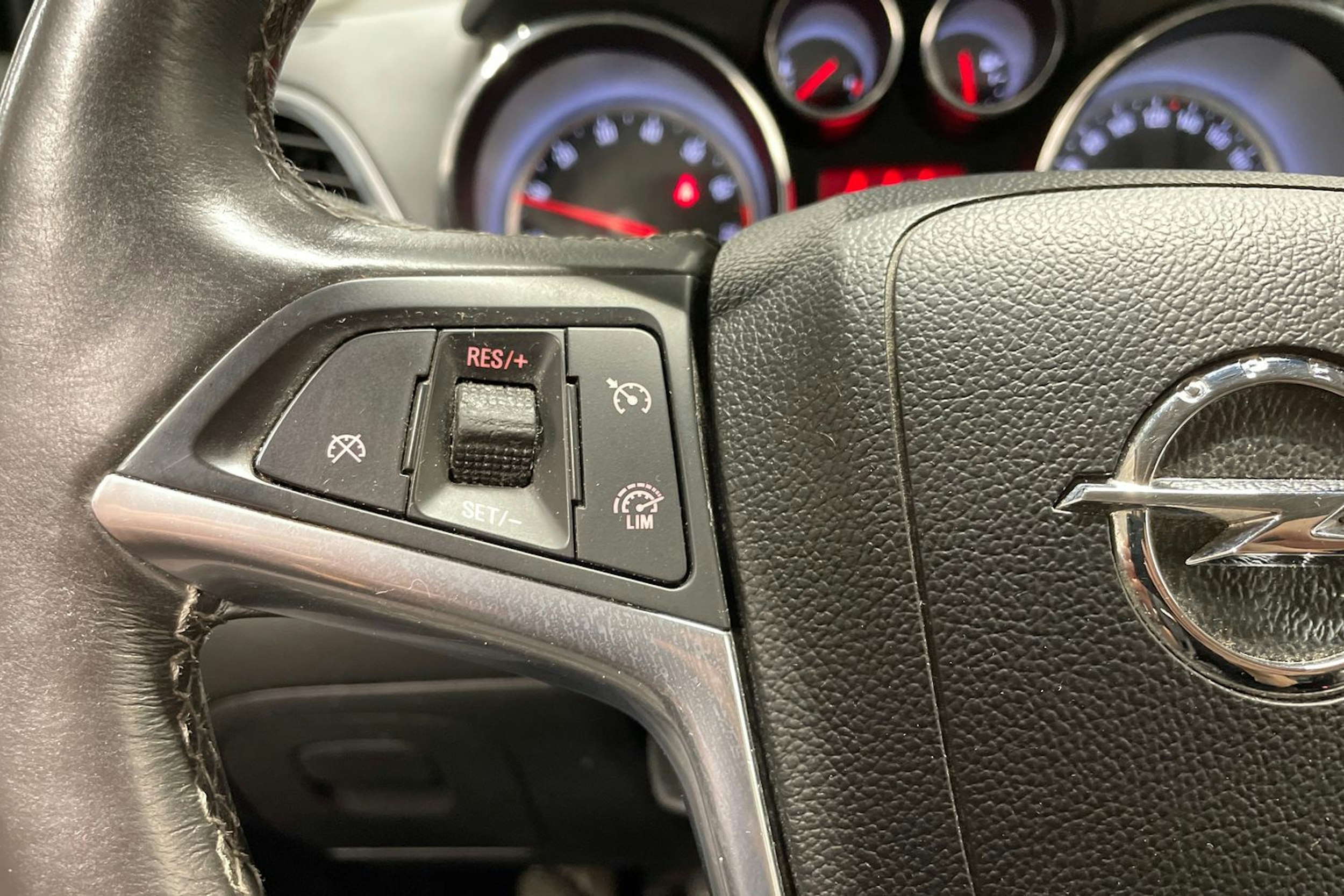 sininen Opel Mokka 2013 kuva 18.