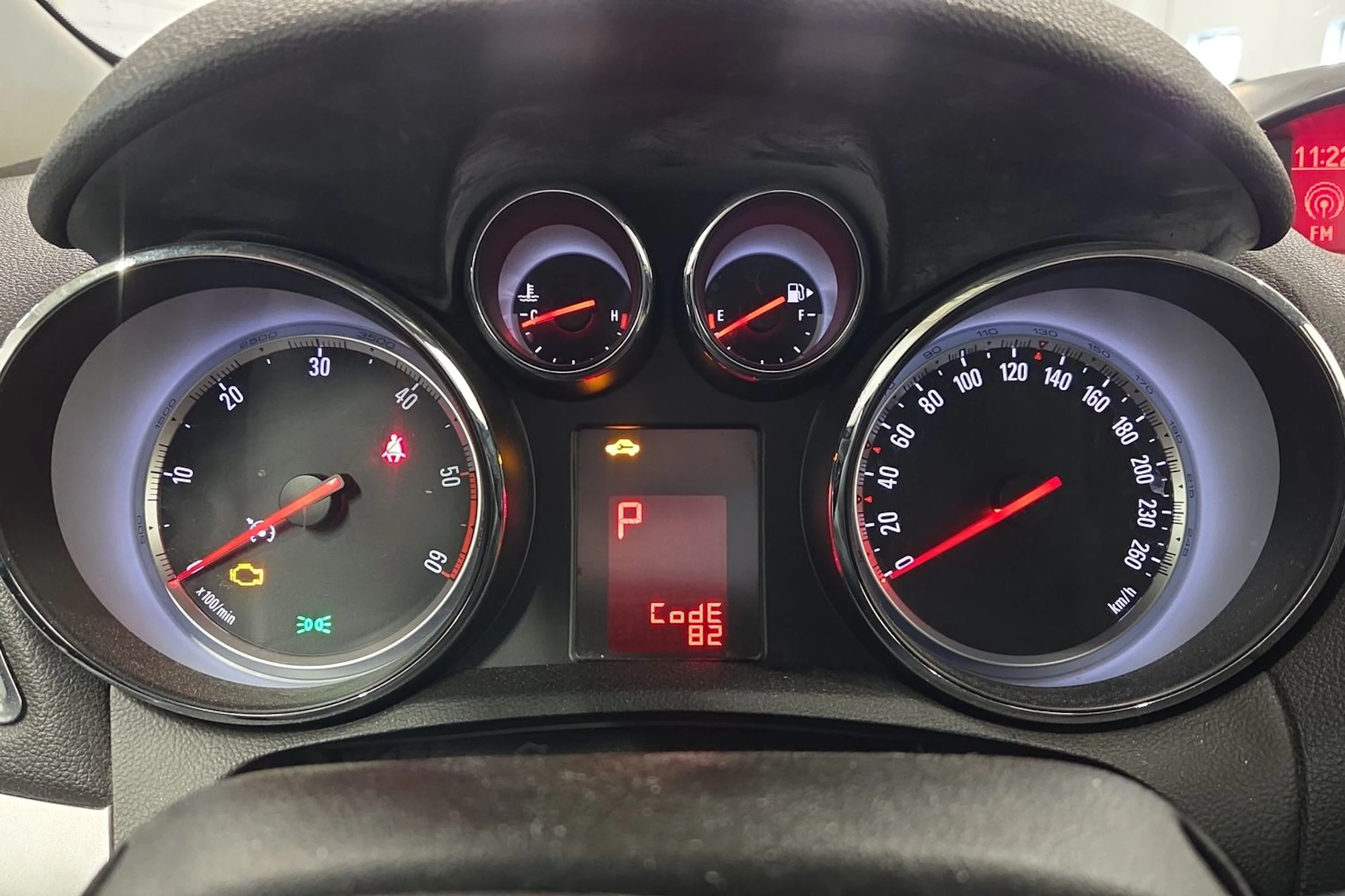 ruskea (beige) Opel Mokka 2013 kuva 22.