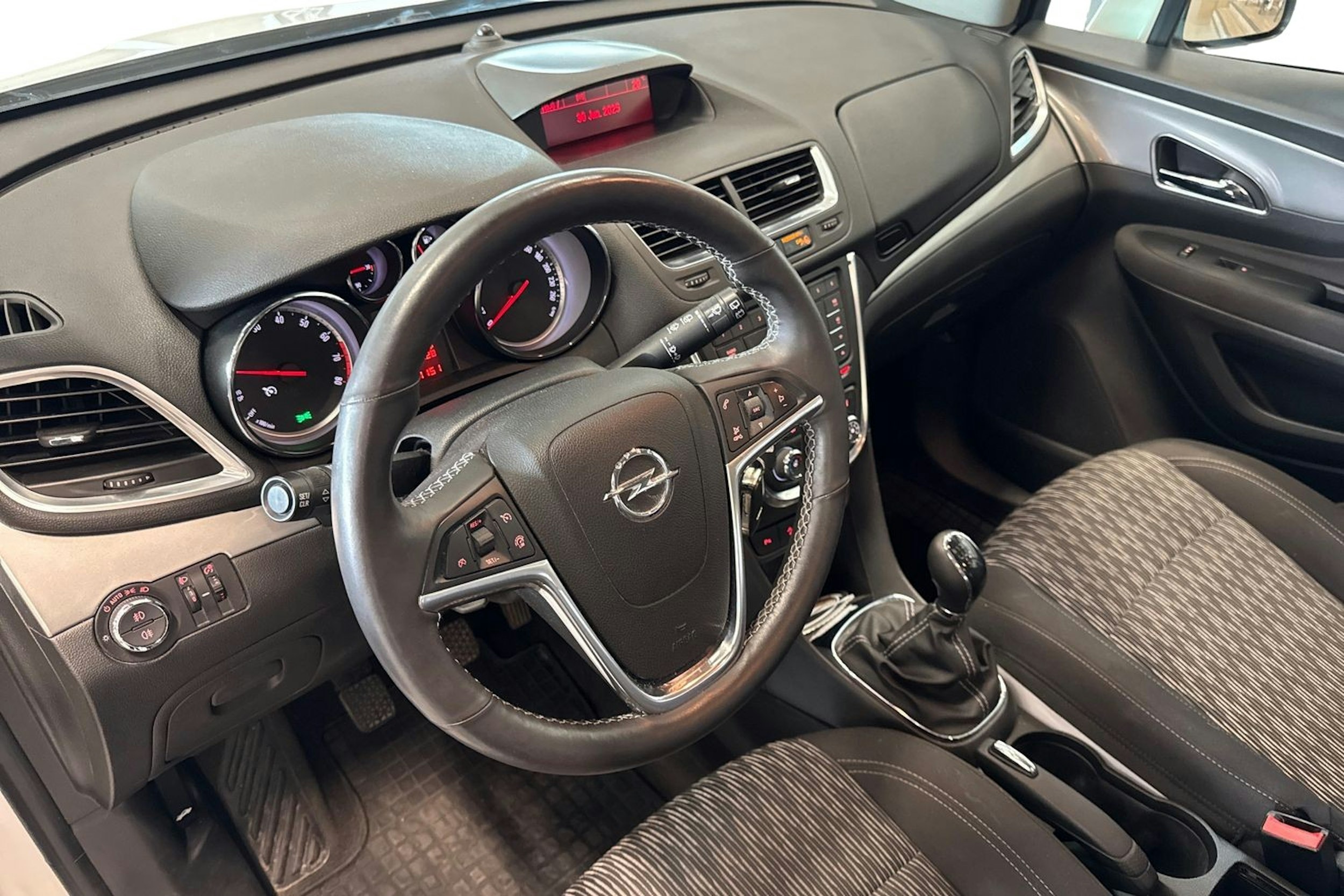 valkoinen Opel Mokka 2014 kuva 6.
