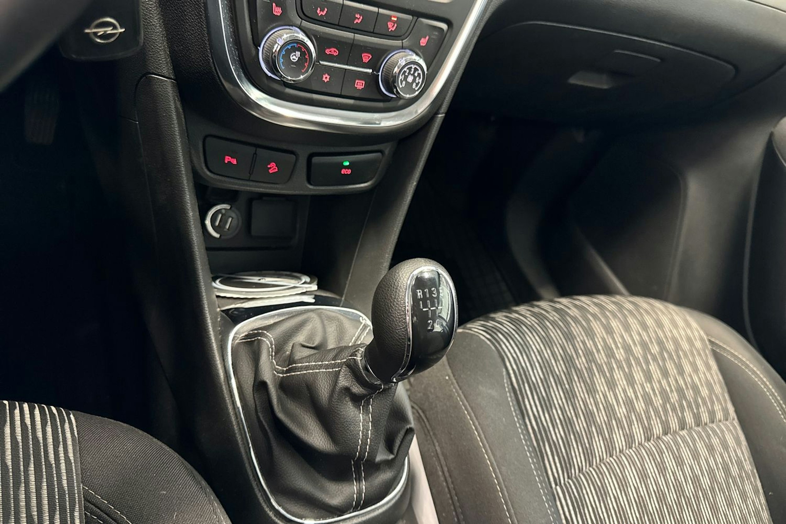 valkoinen Opel Mokka 2014 kuva 13.