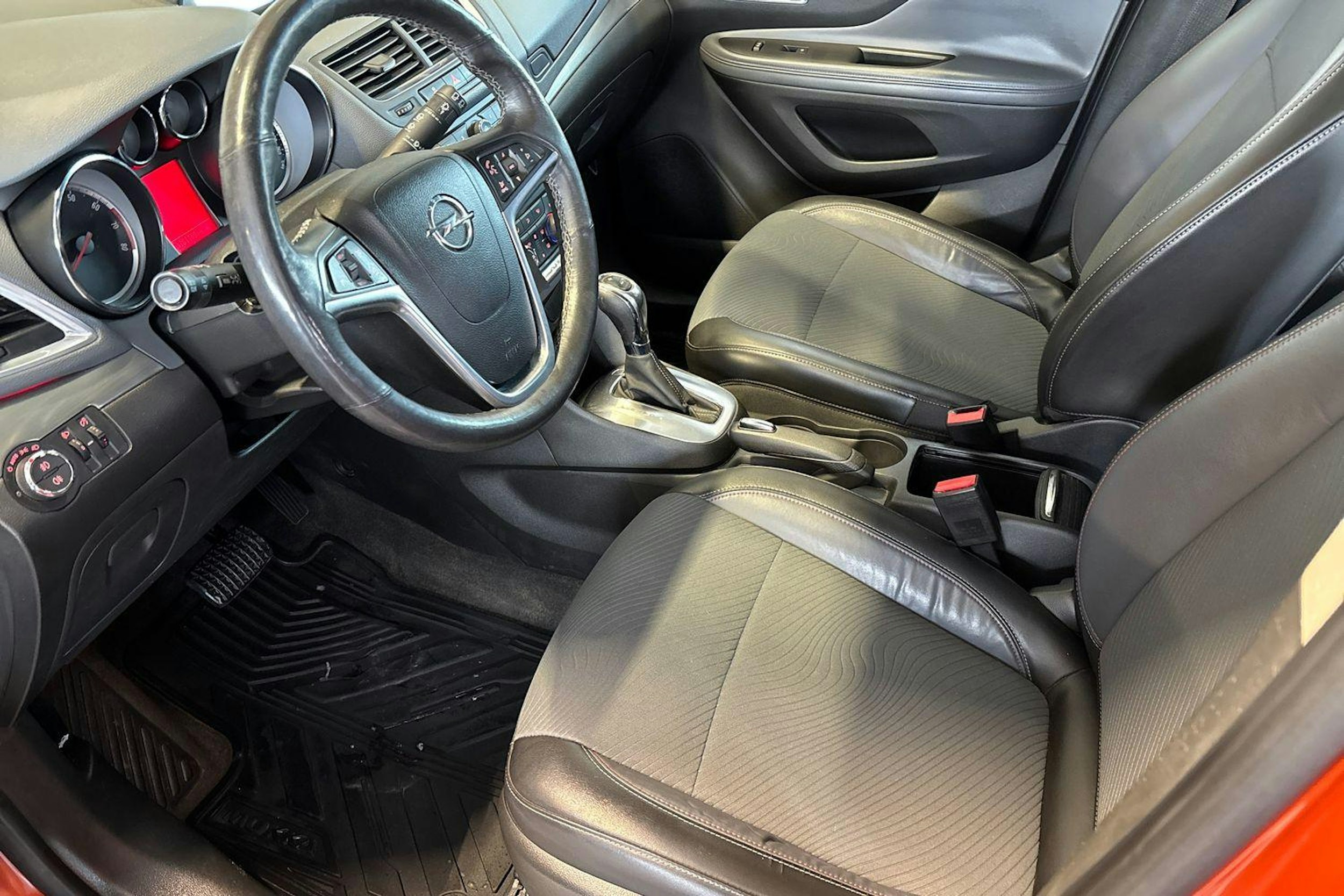 Oranssi Opel Mokka 2014 kuva 6.