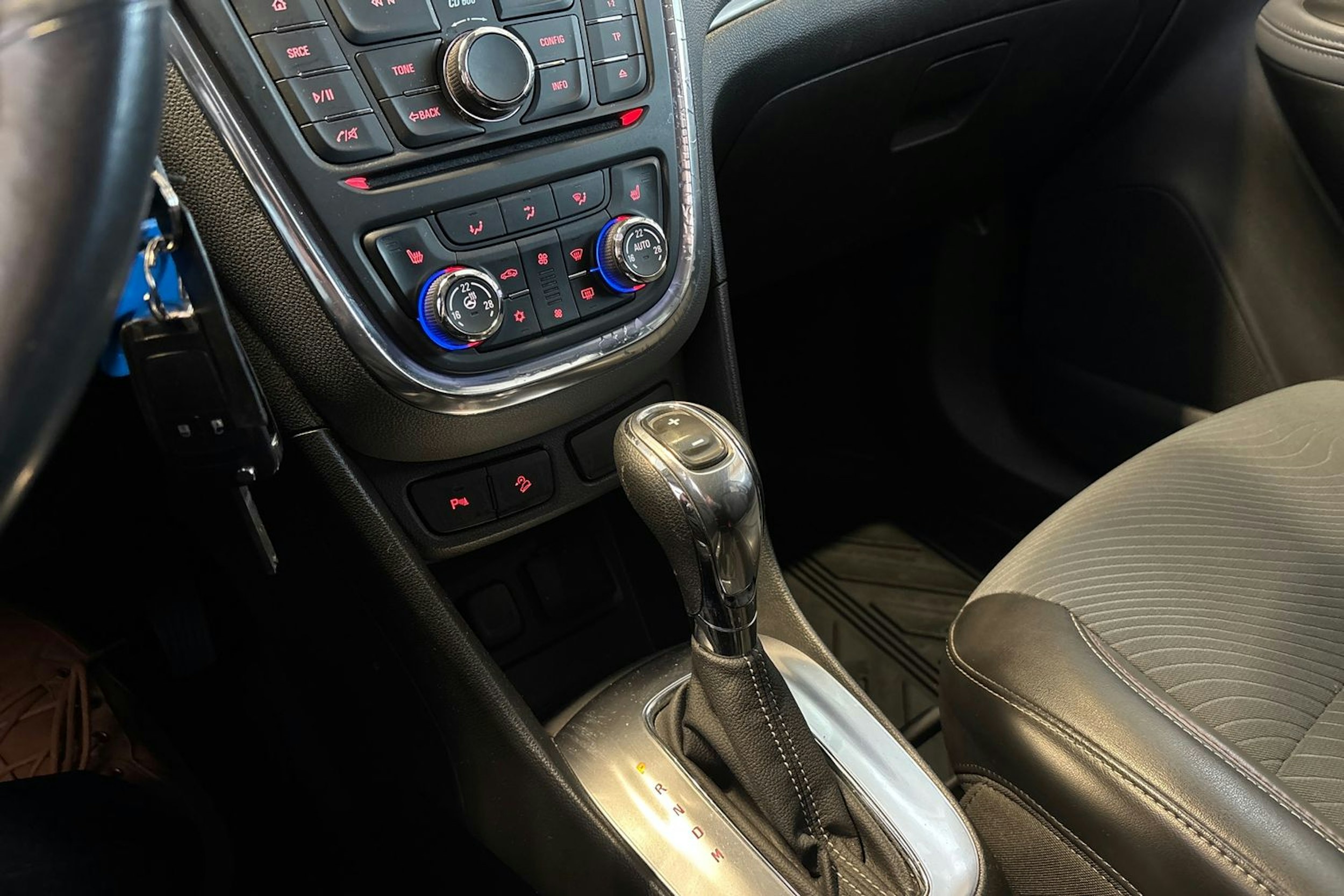 Oranssi Opel Mokka 2014 kuva 14.