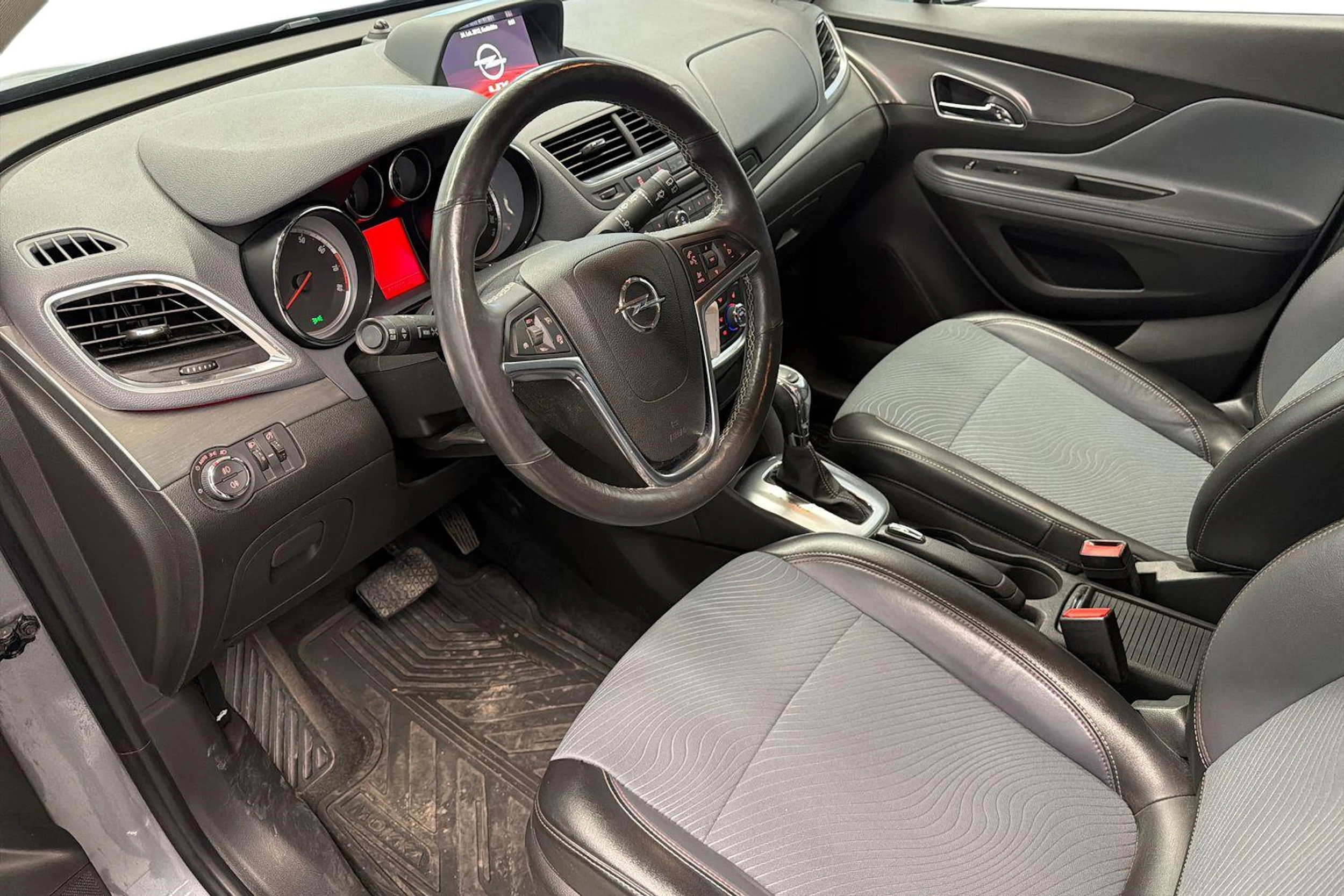 harmaa Opel Mokka 2014 kuva 6.
