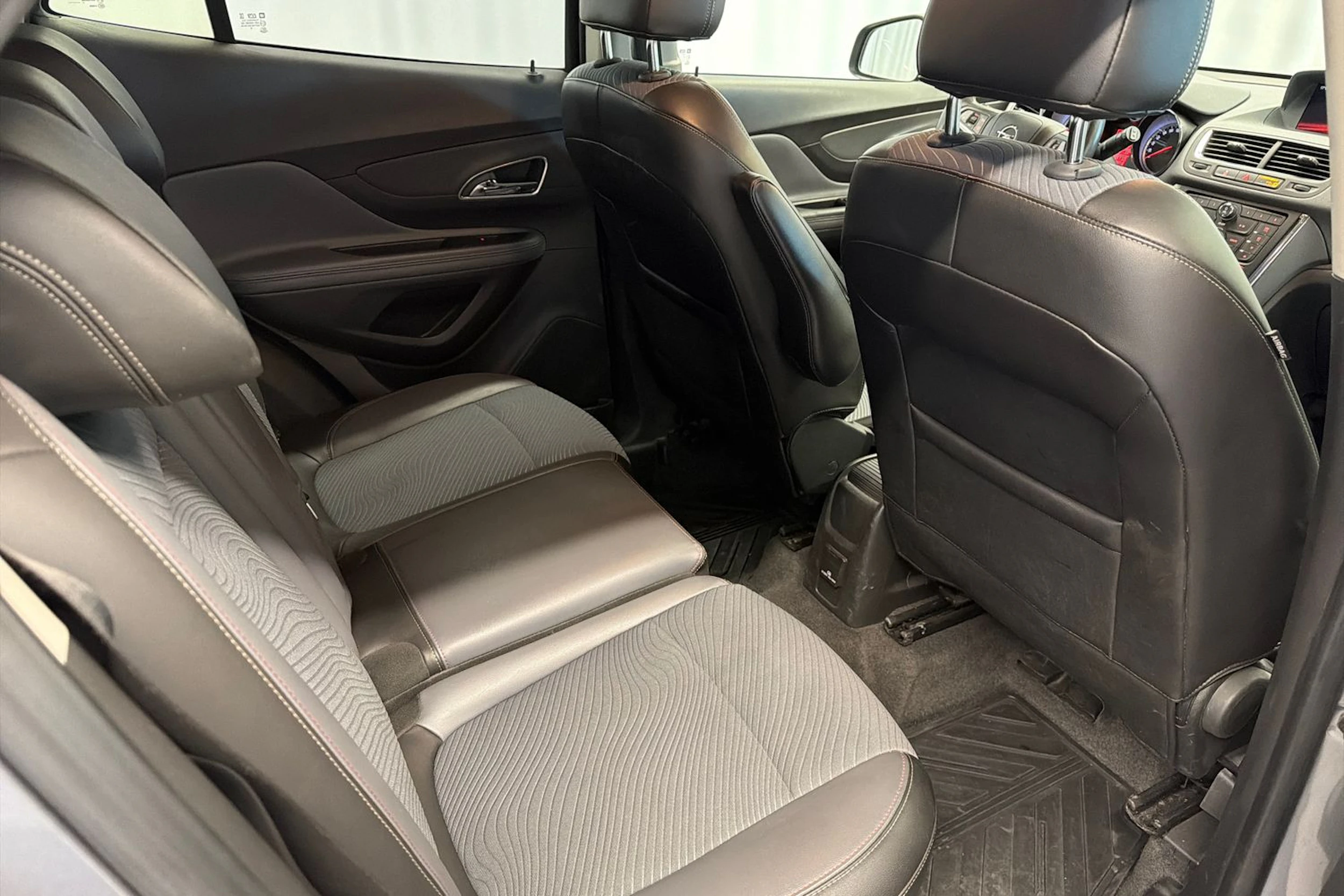harmaa Opel Mokka 2014 kuva 12.