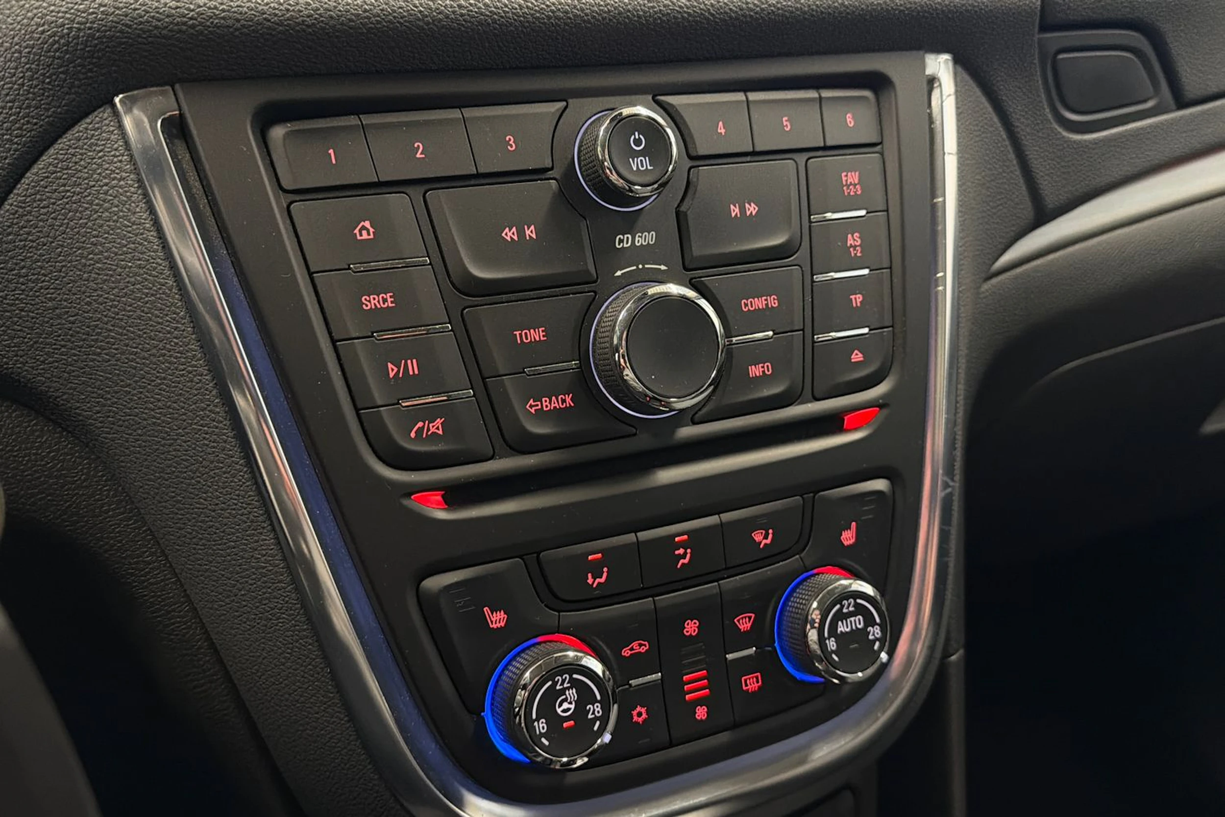 harmaa Opel Mokka 2014 kuva 17.