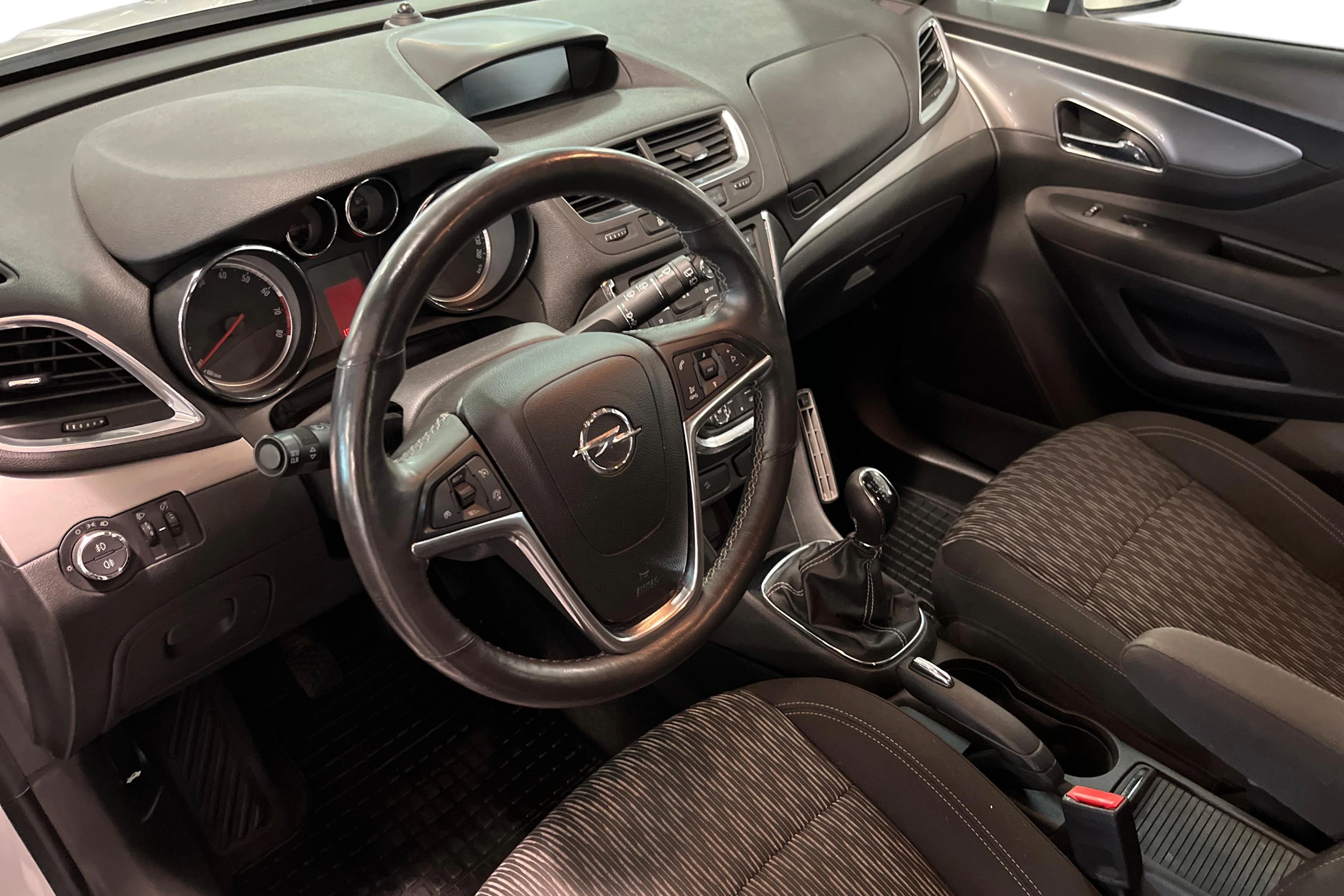 valkoinen Opel Mokka 2014 kuva 6.