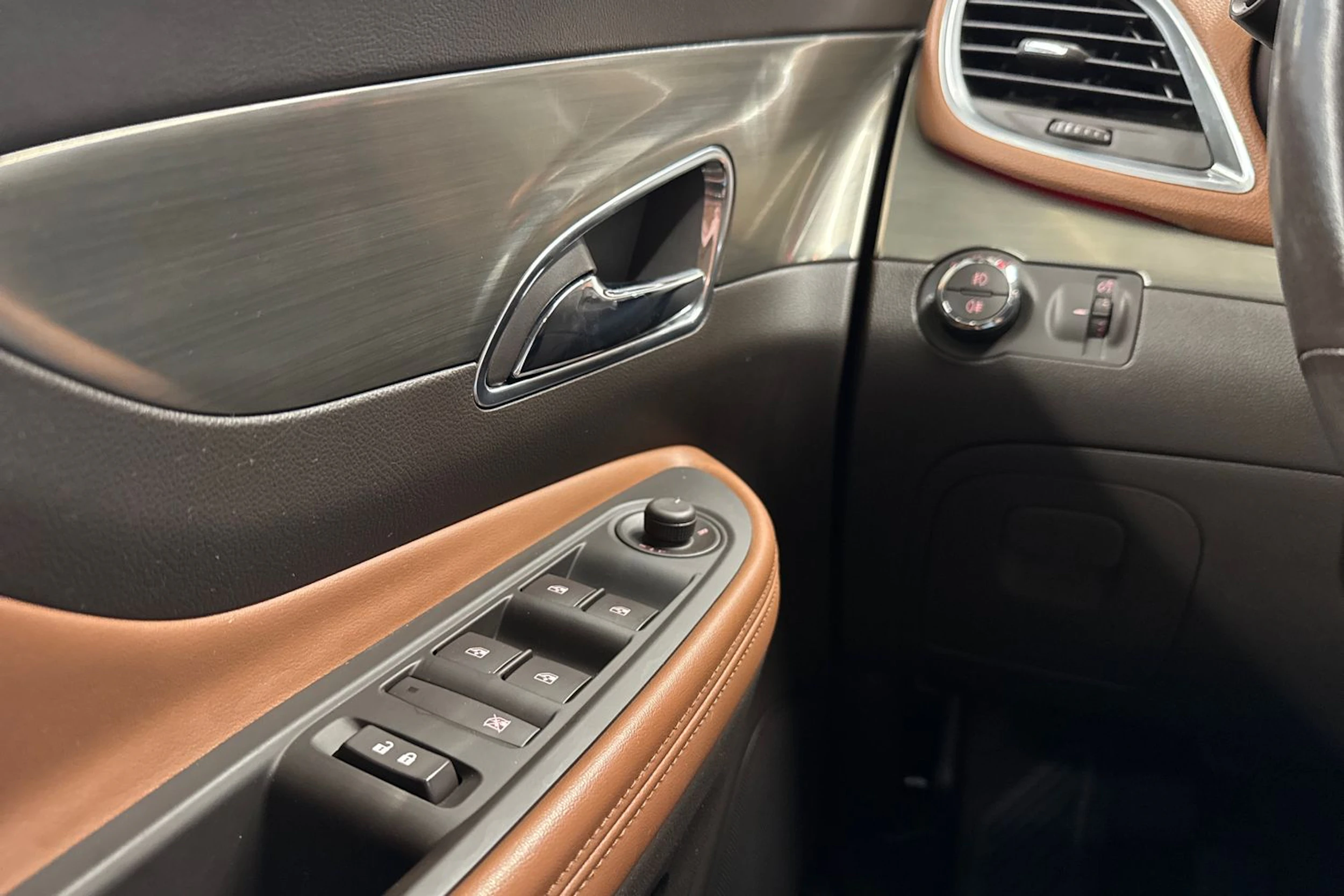 ruskea (beige) Opel Mokka 2014 kuva 11.