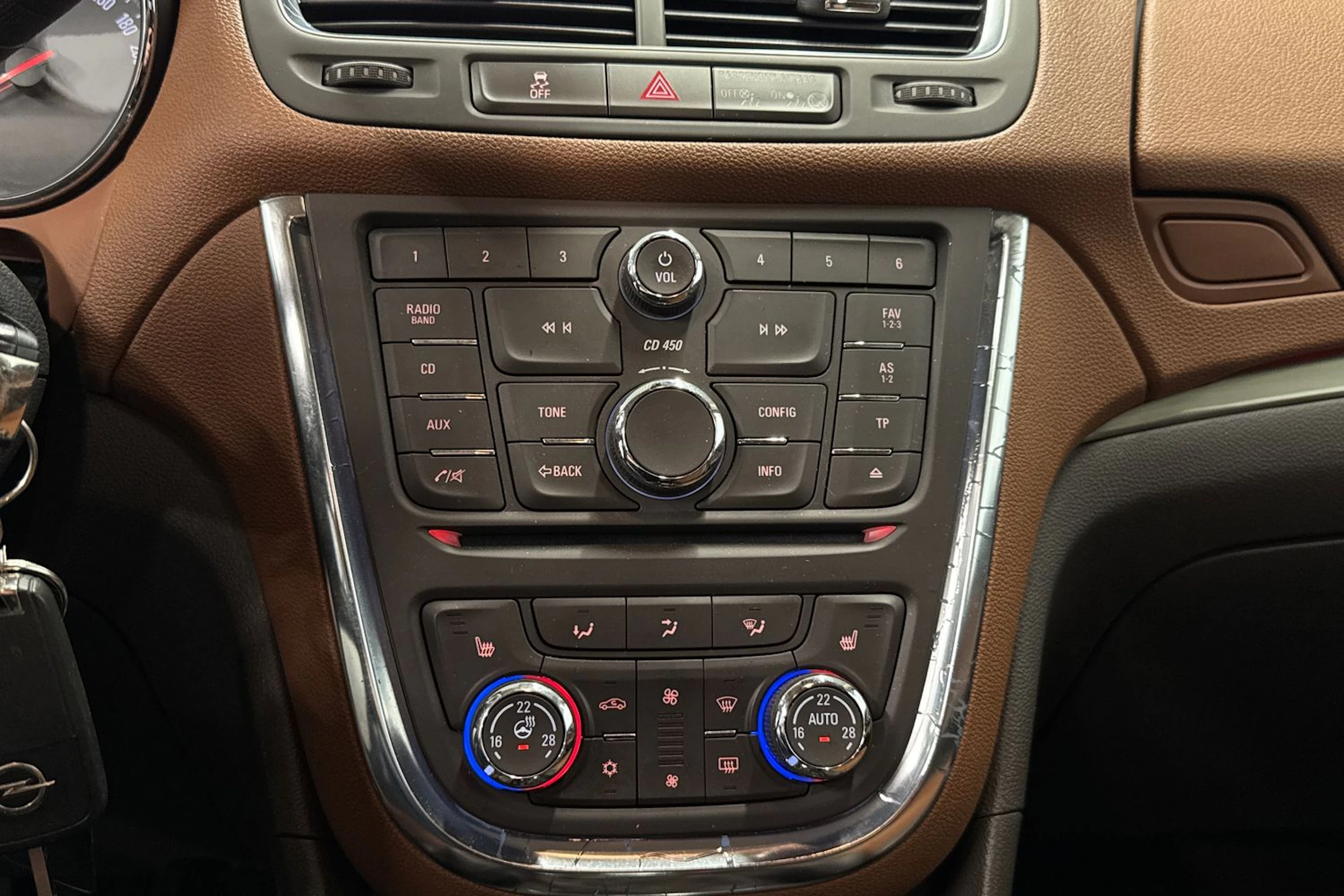 ruskea (beige) Opel Mokka 2014 kuva 14.