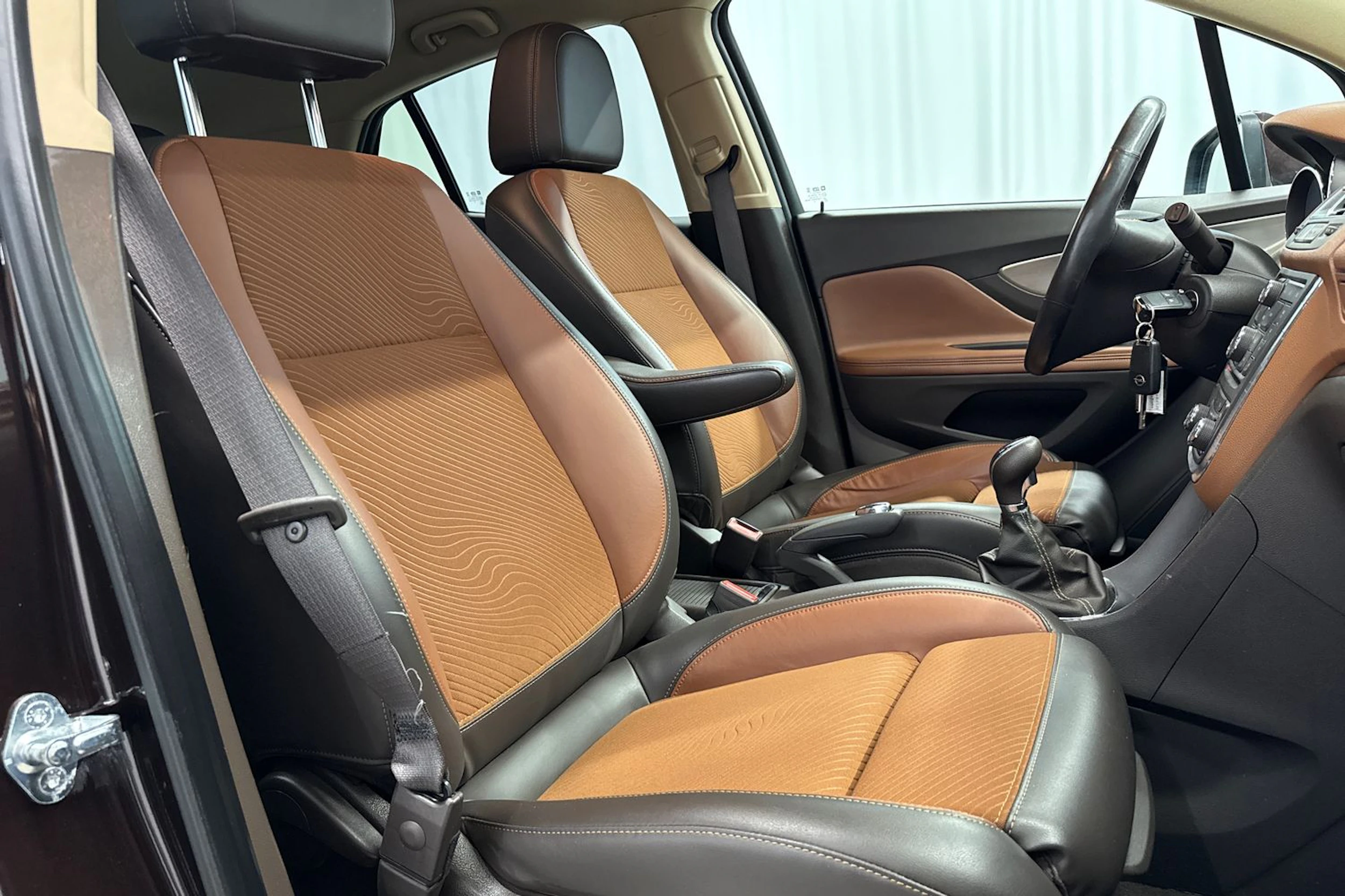 ruskea (beige) Opel Mokka 2014 kuva 17.