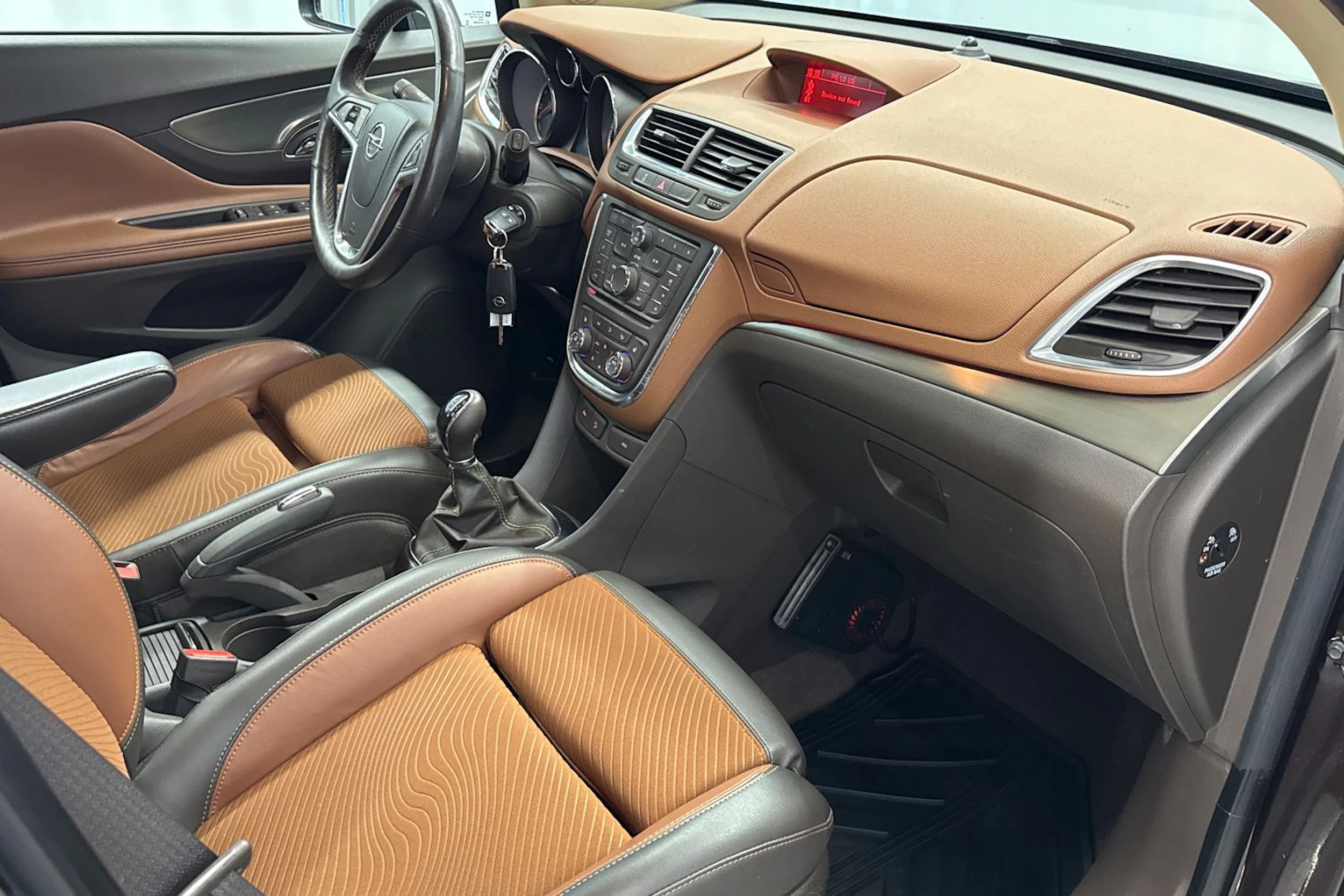 ruskea (beige) Opel Mokka 2014 kuva 18.
