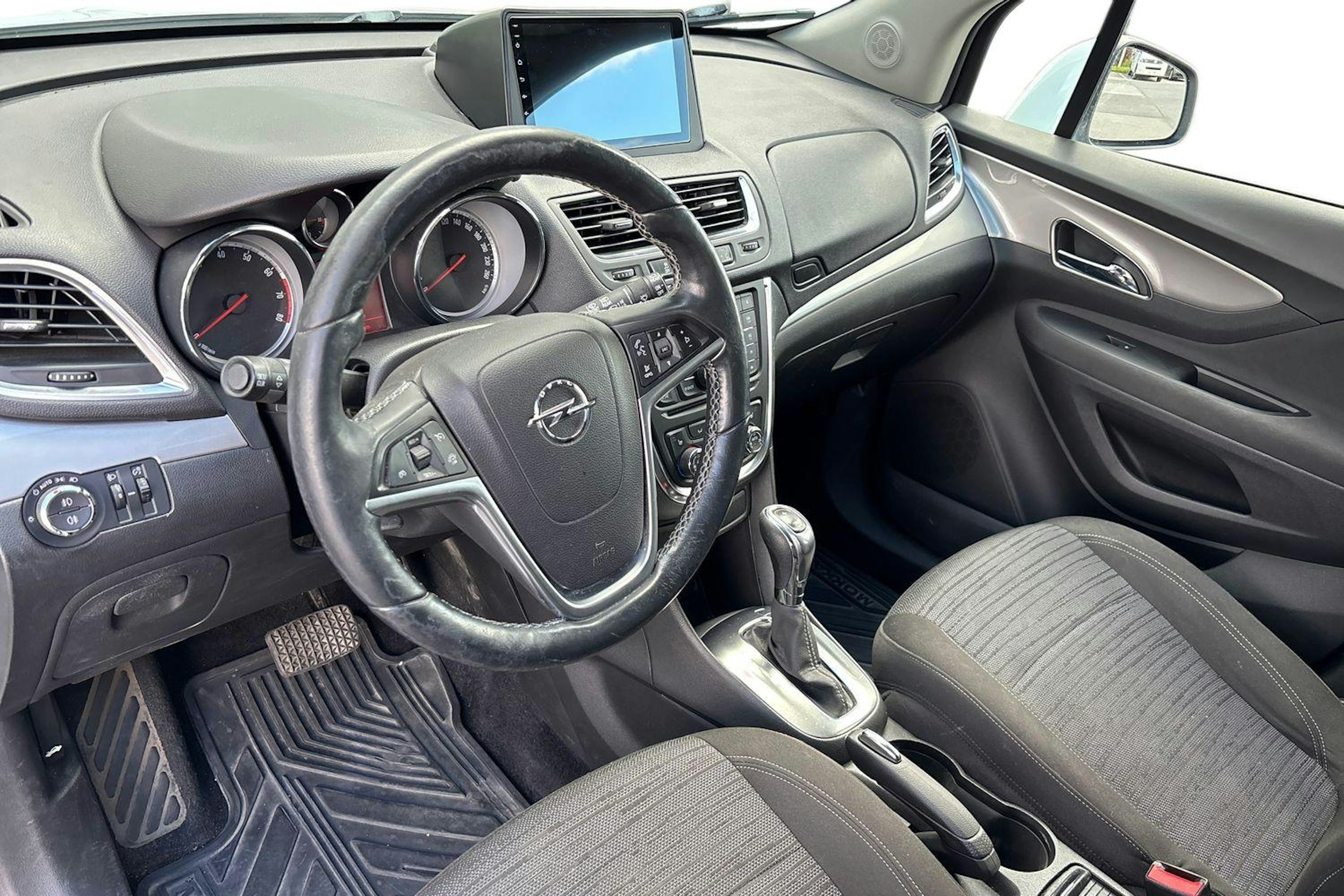 valkoinen Opel Mokka 2015 kuva 3.