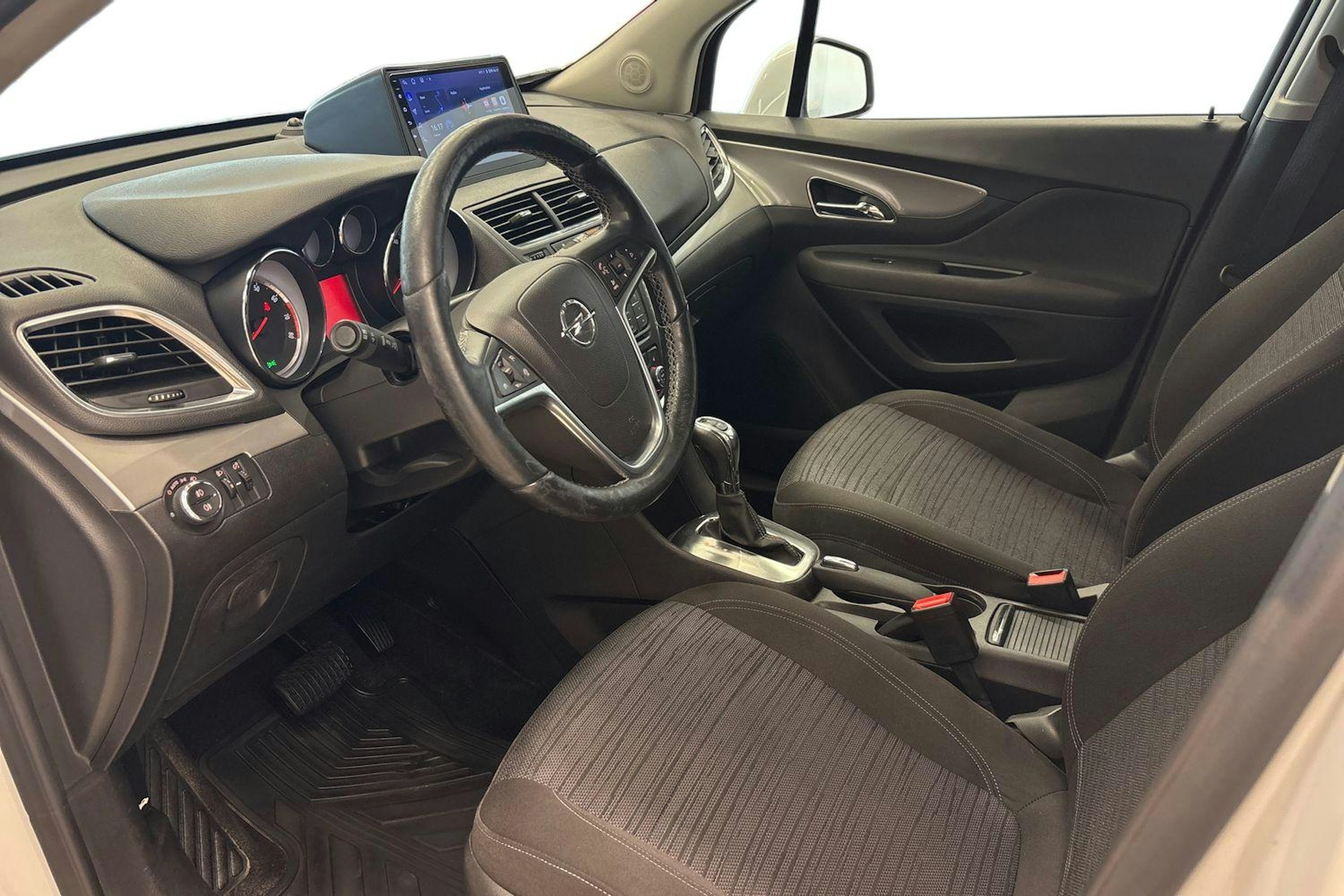 valkoinen Opel Mokka 2015 kuva 6.