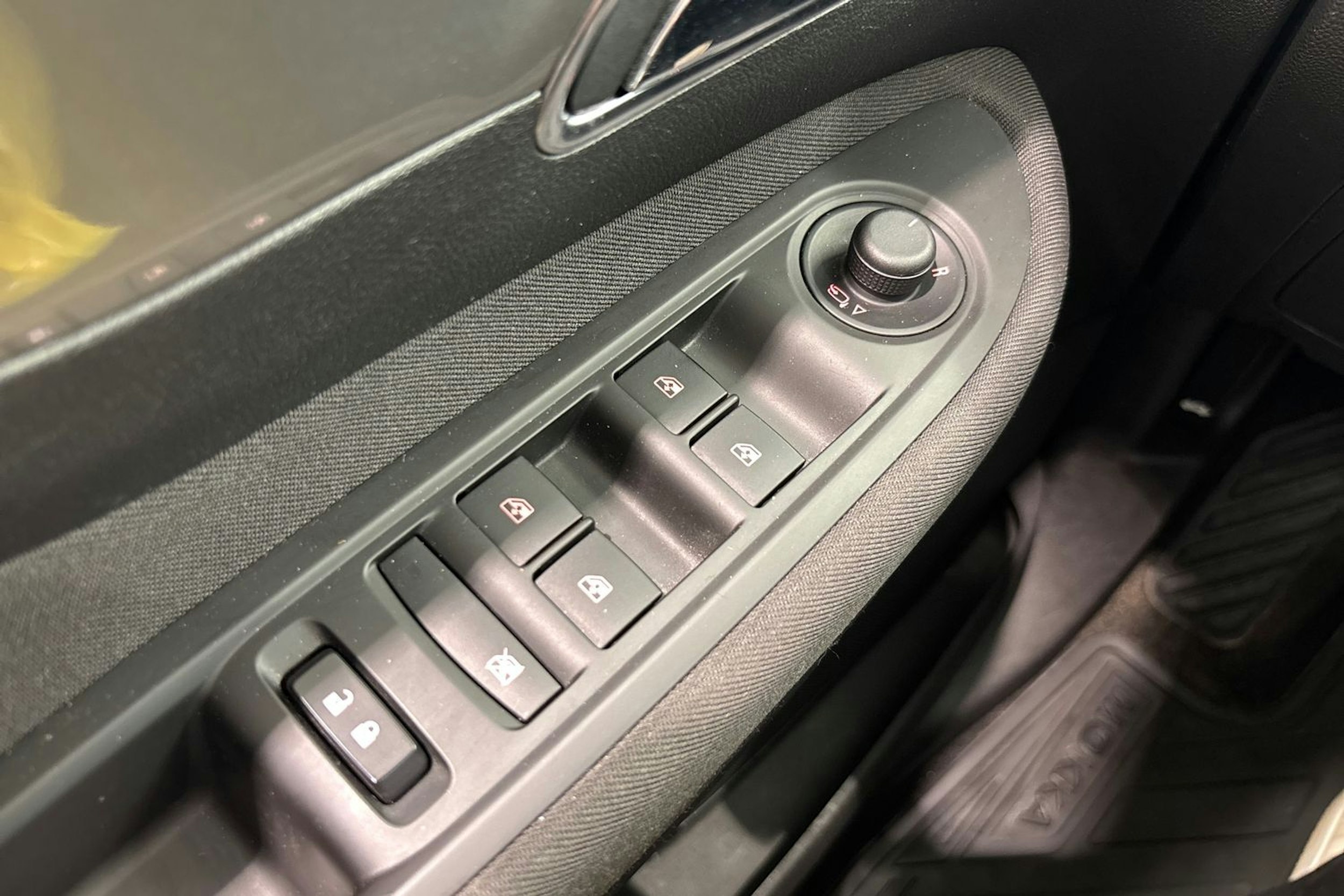 valkoinen Opel Mokka 2015 kuva 16.