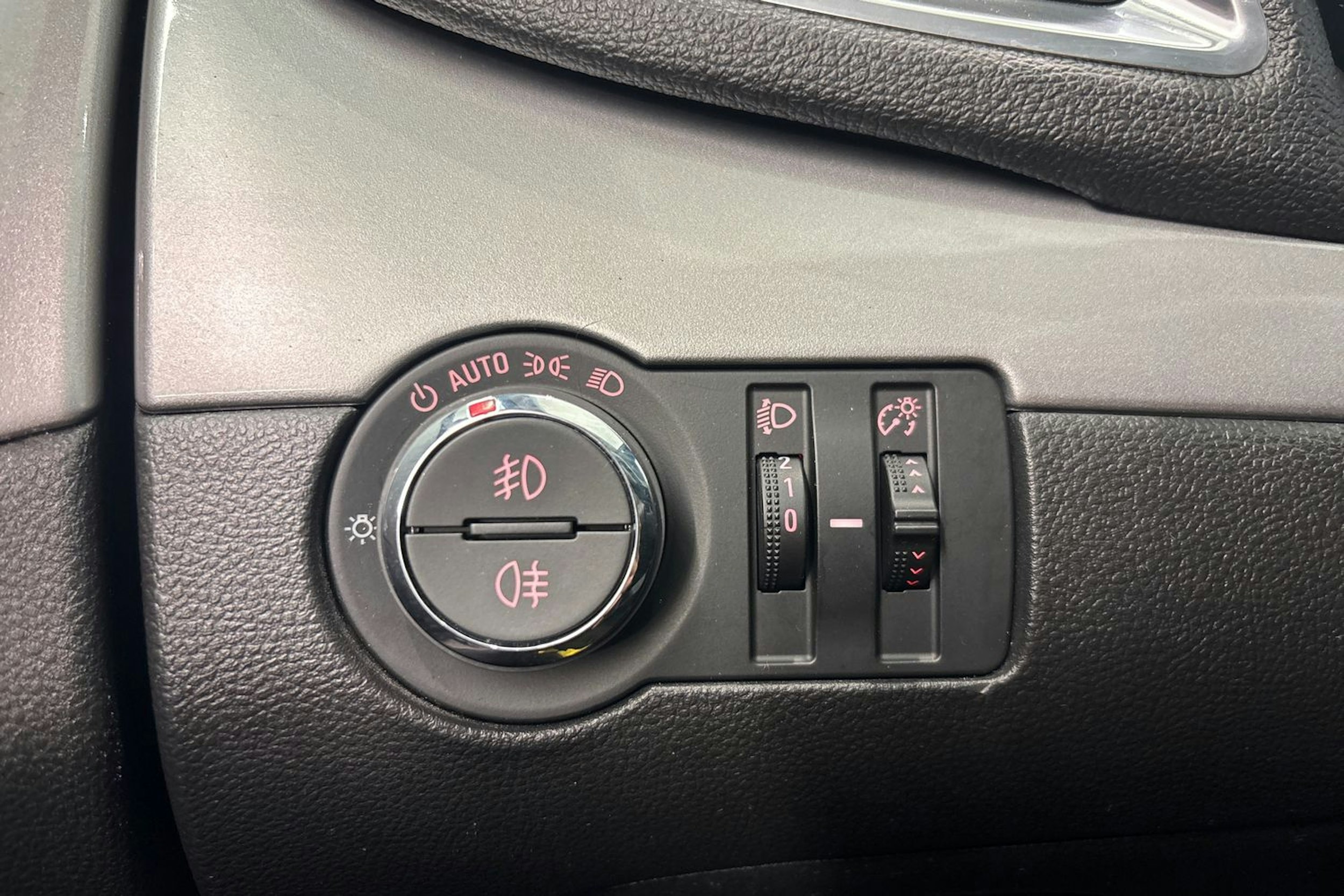 valkoinen Opel Mokka 2015 kuva 17.