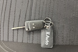 valkoinen Opel Mokka 2015 kuva 24.