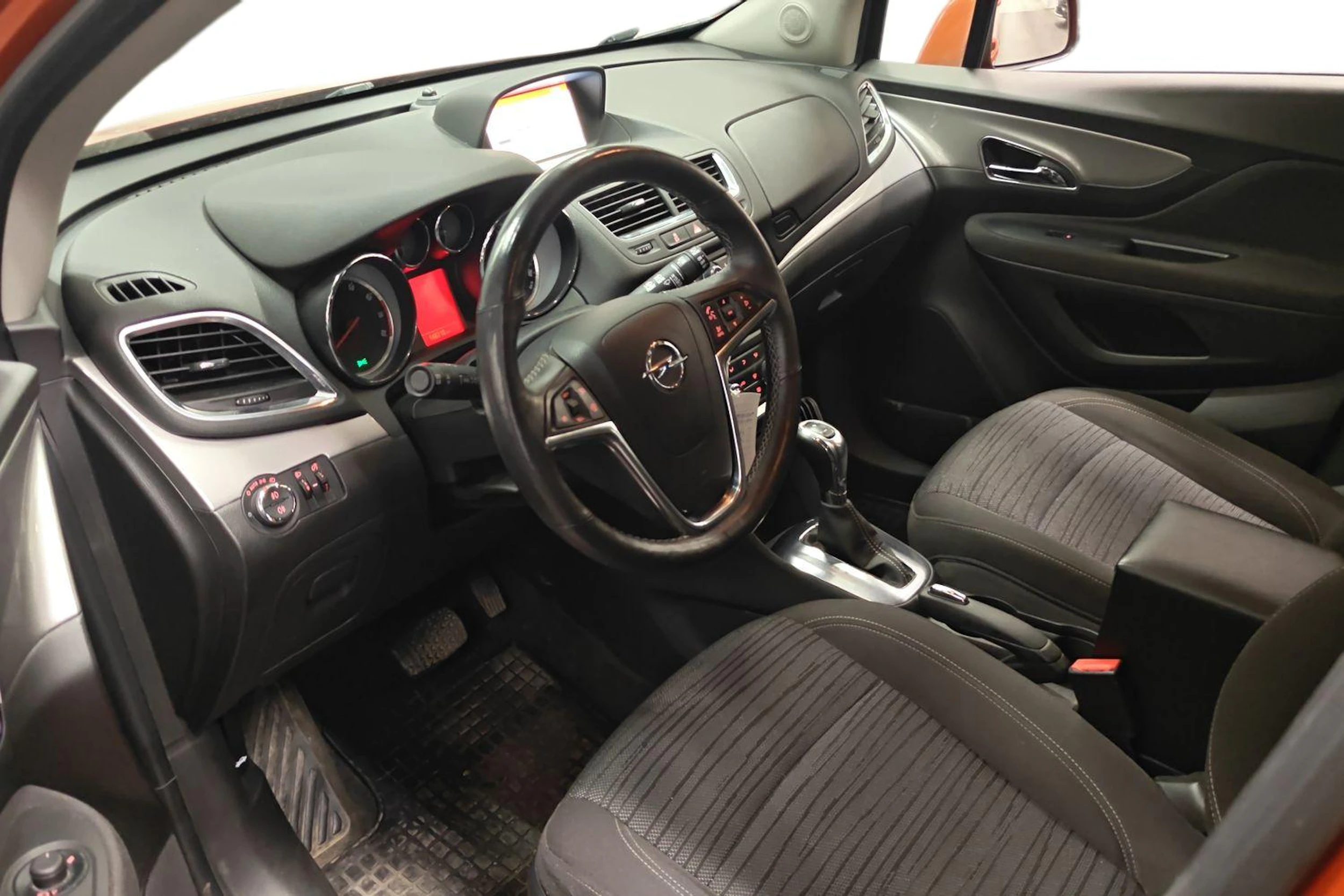 oranssi Opel Mokka 2015 kuva 3.