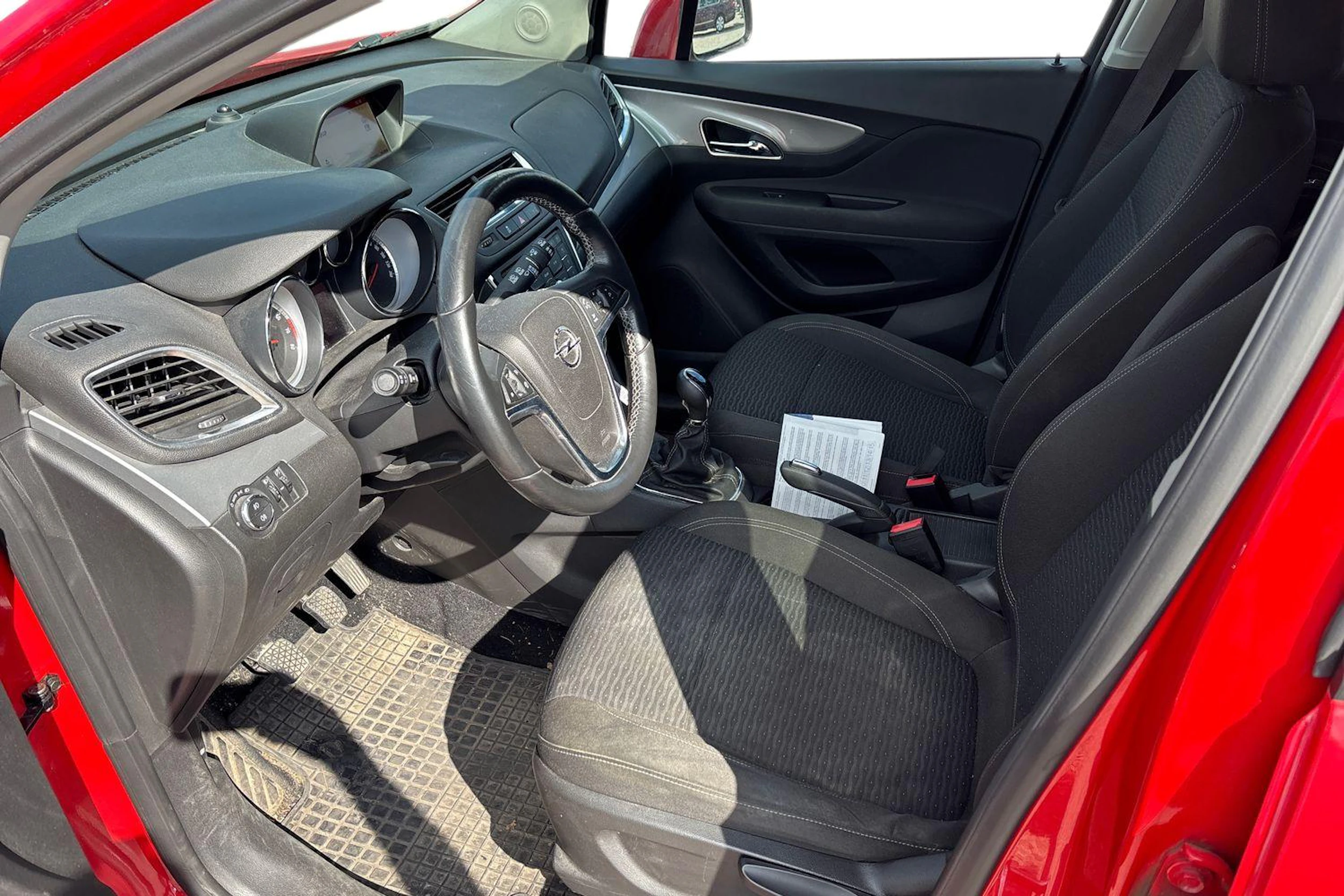 punainen Opel Mokka 2016 kuva 3.