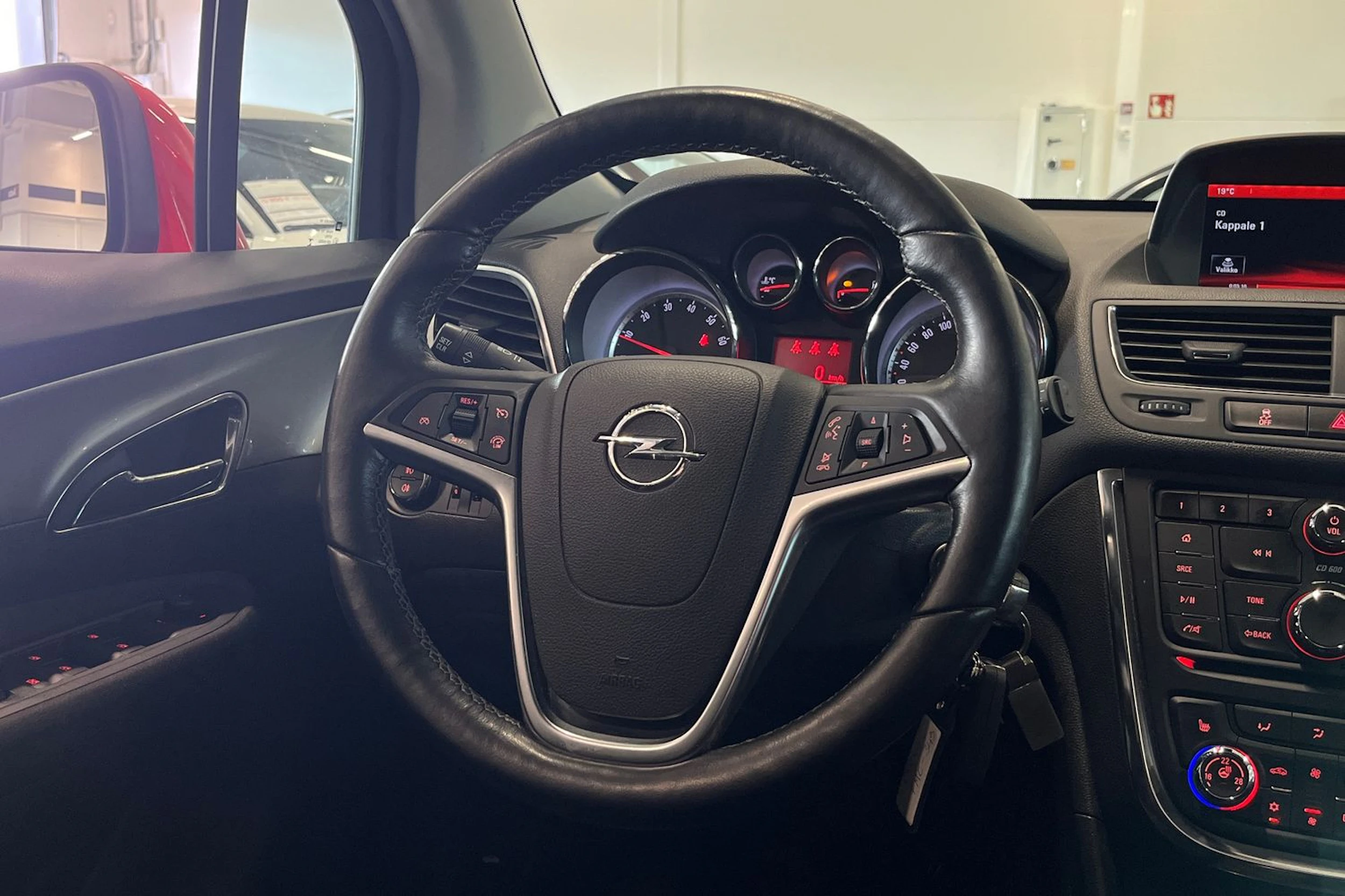 punainen Opel Mokka 2016 kuva 12.