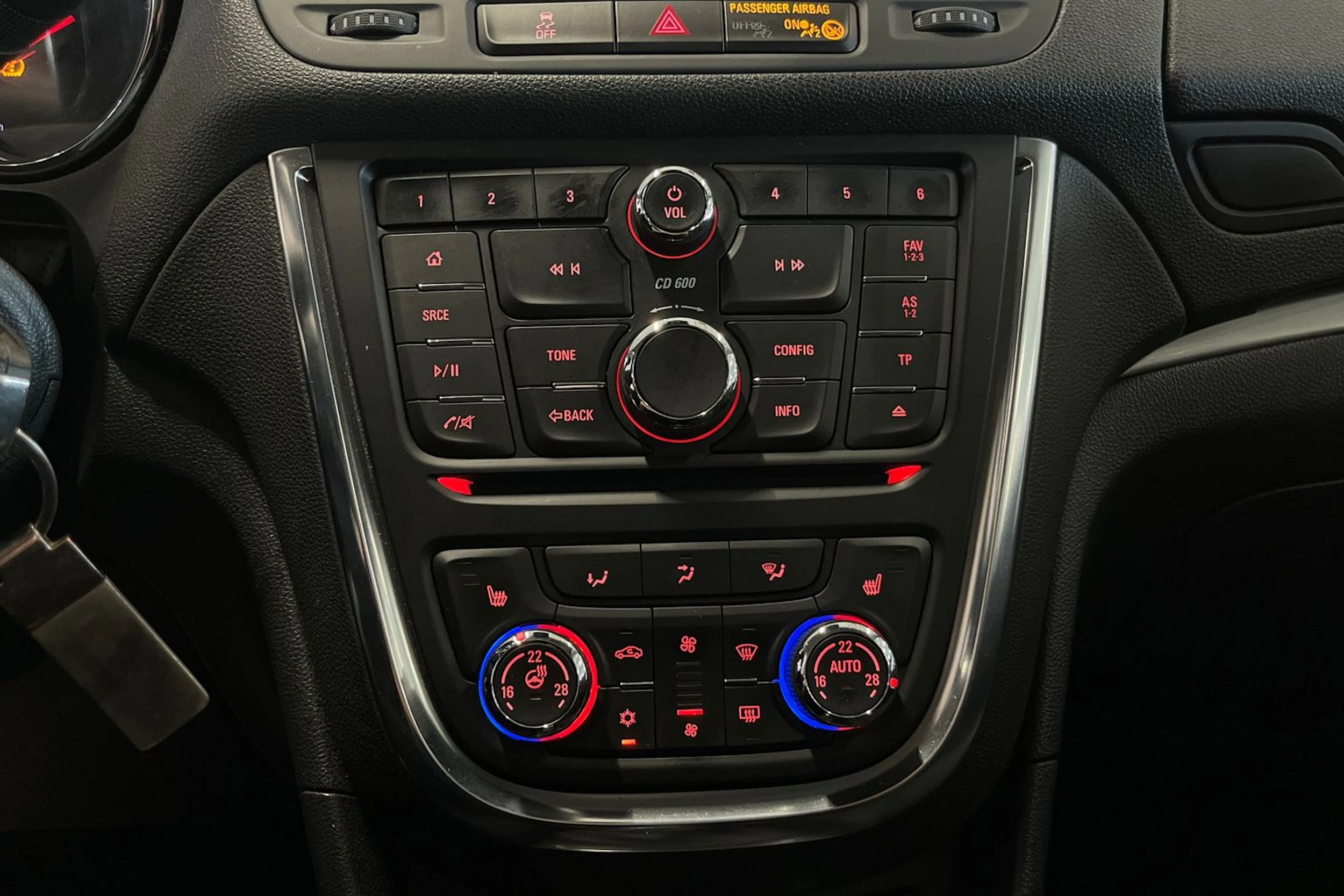punainen Opel Mokka 2016 kuva 18.