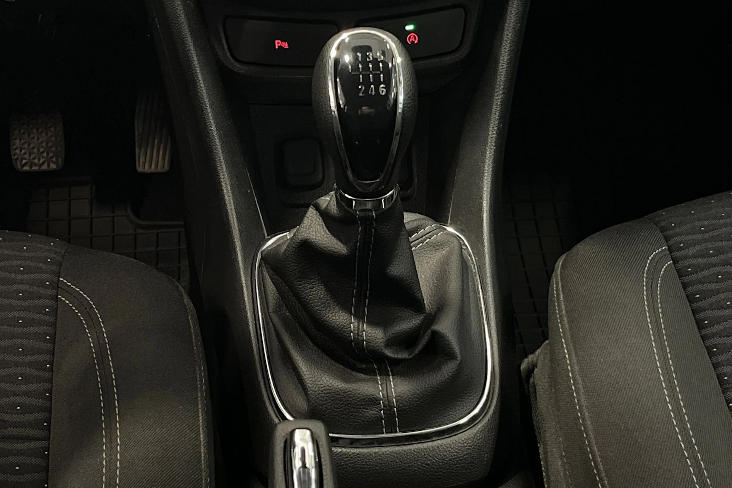punainen Opel Mokka 2016 kuva 19.