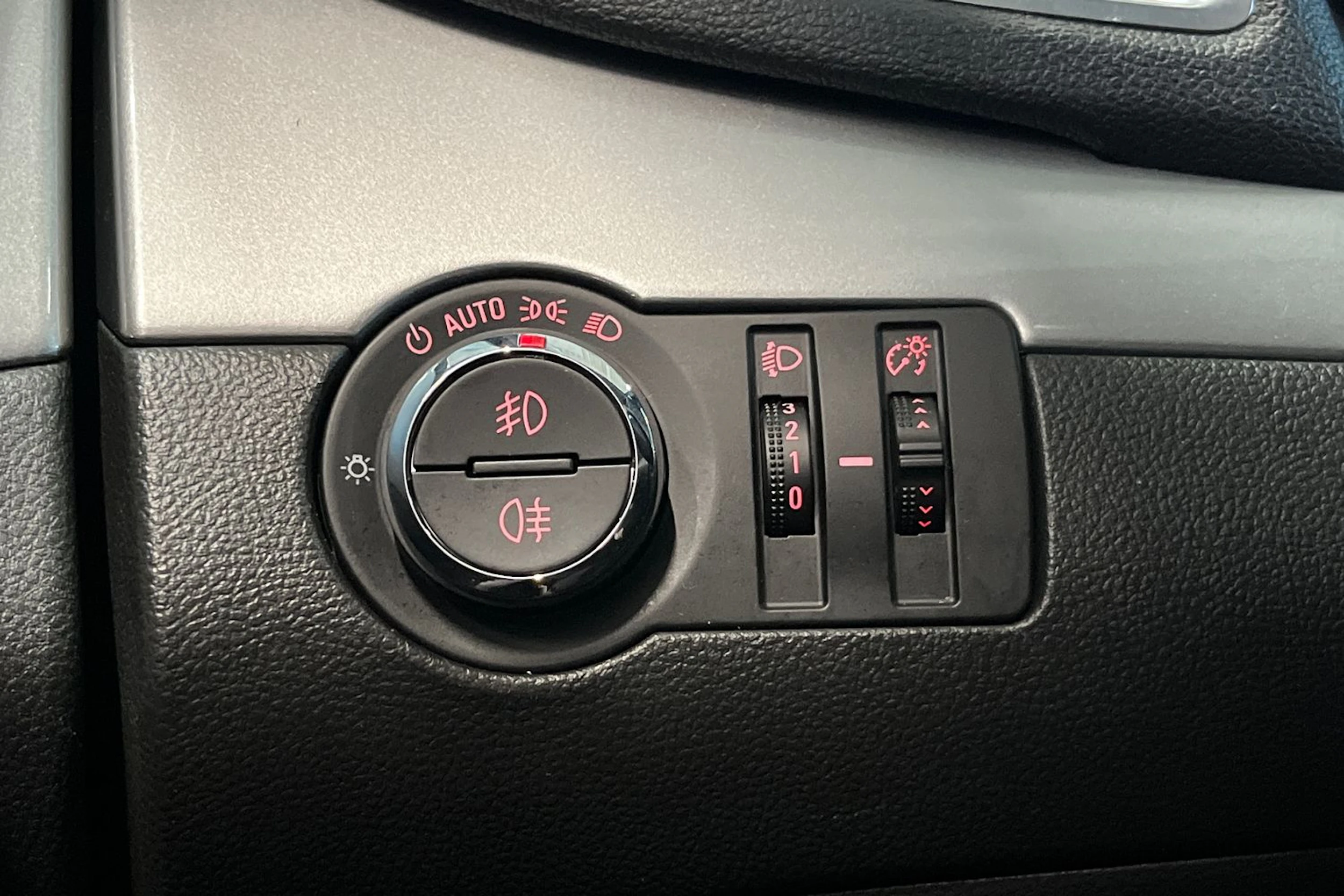punainen Opel Mokka 2016 kuva 21.