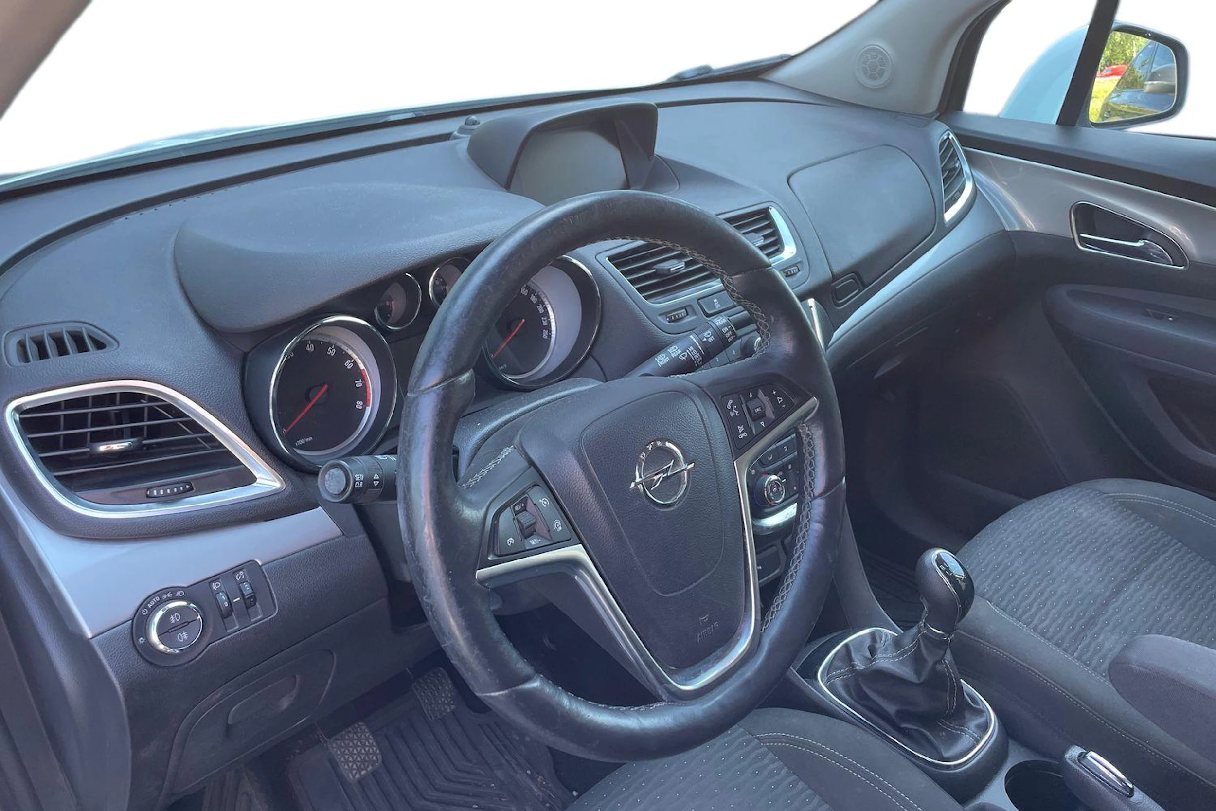 valkoinen Opel Mokka 2016 kuva 3.