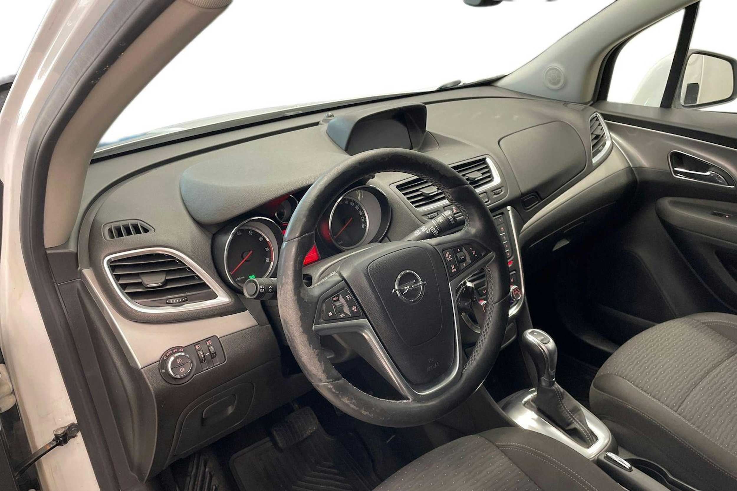 valkoinen Opel Mokka 2016 kuva 7.