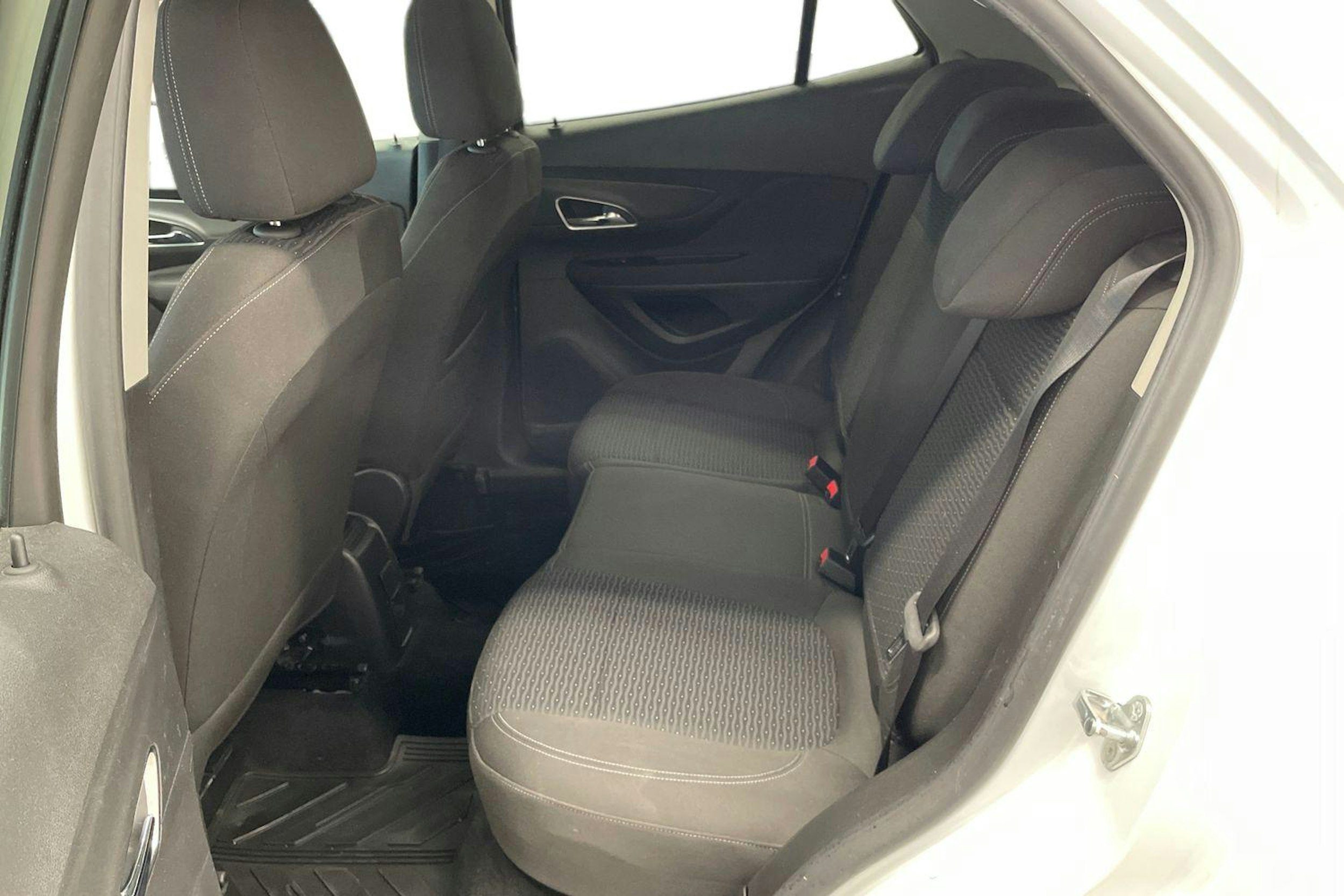 valkoinen Opel Mokka 2016 kuva 10.