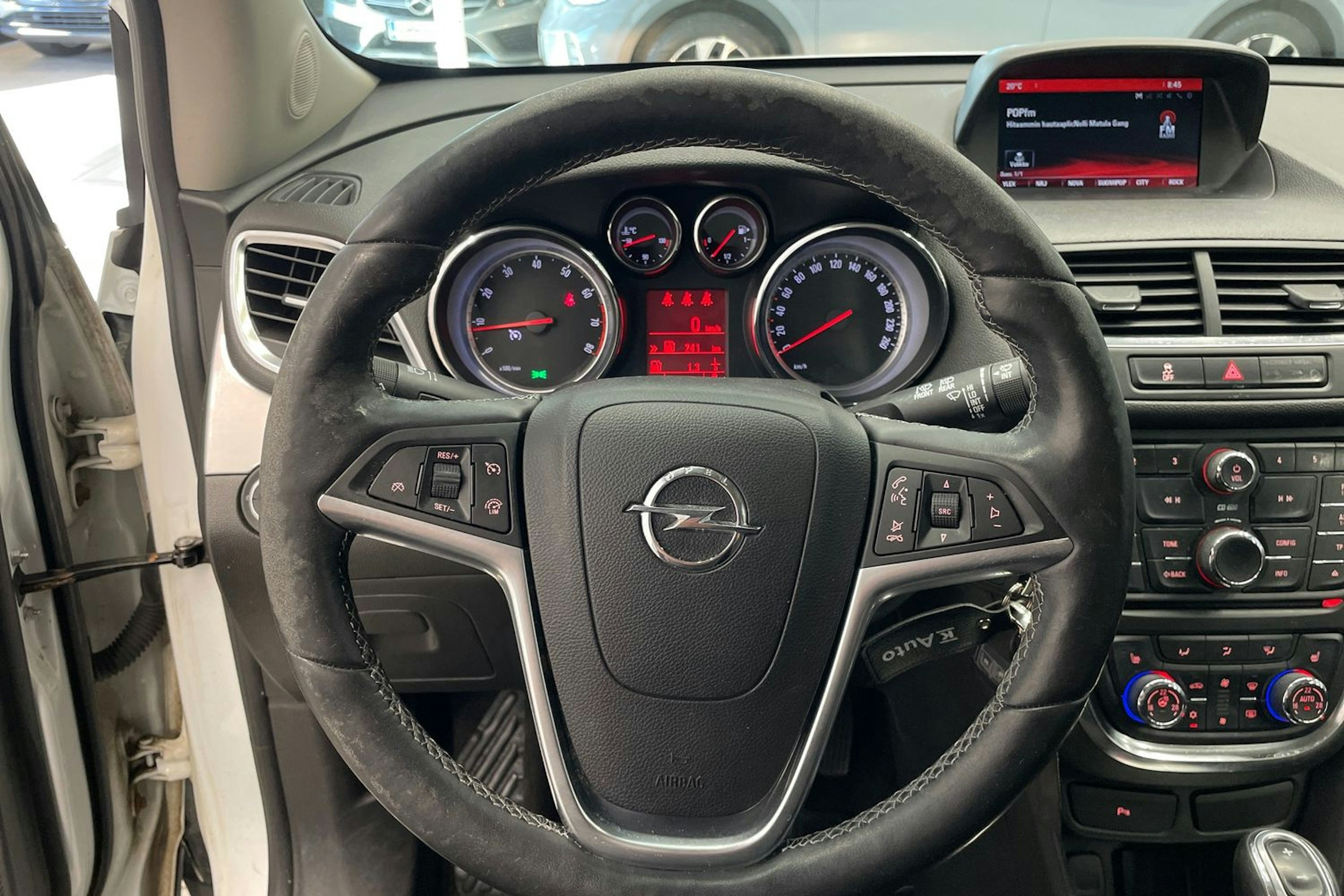 valkoinen Opel Mokka 2016 kuva 14.