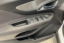 valkoinen Opel Mokka 2016 kuva 18.