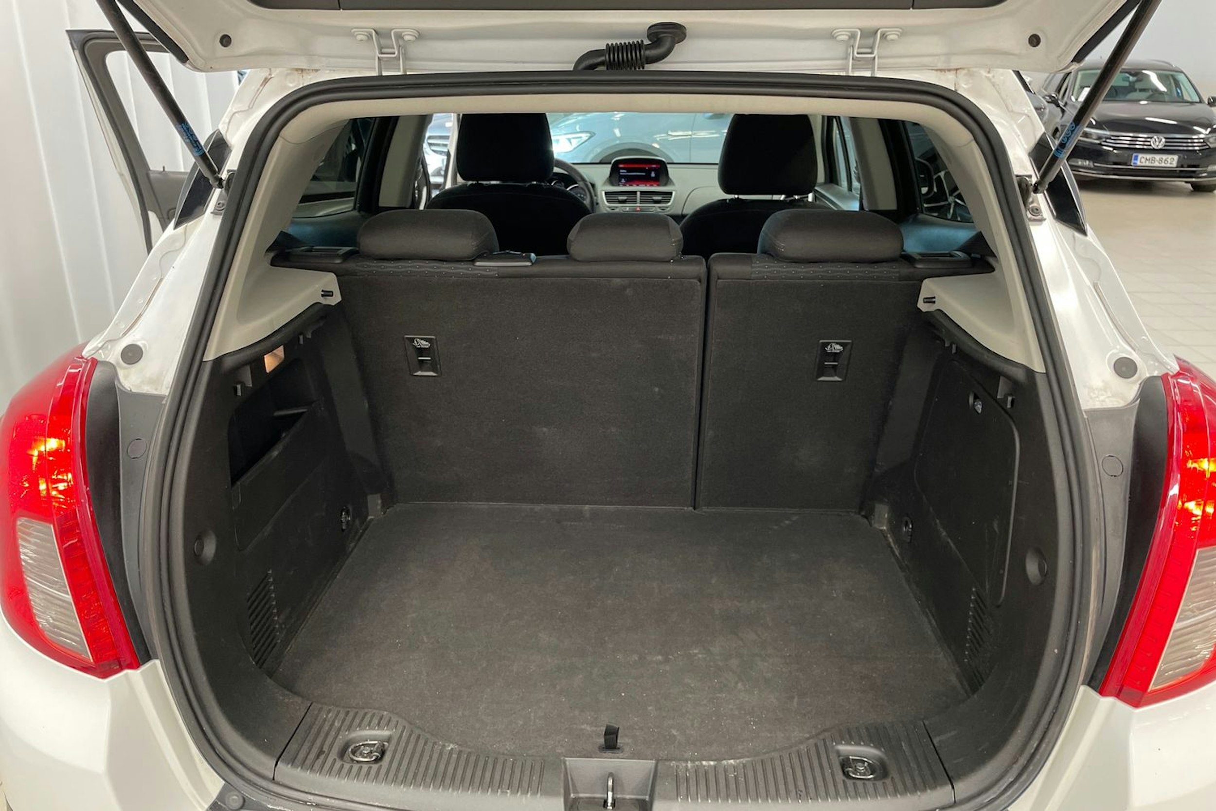valkoinen Opel Mokka 2016 kuva 19.