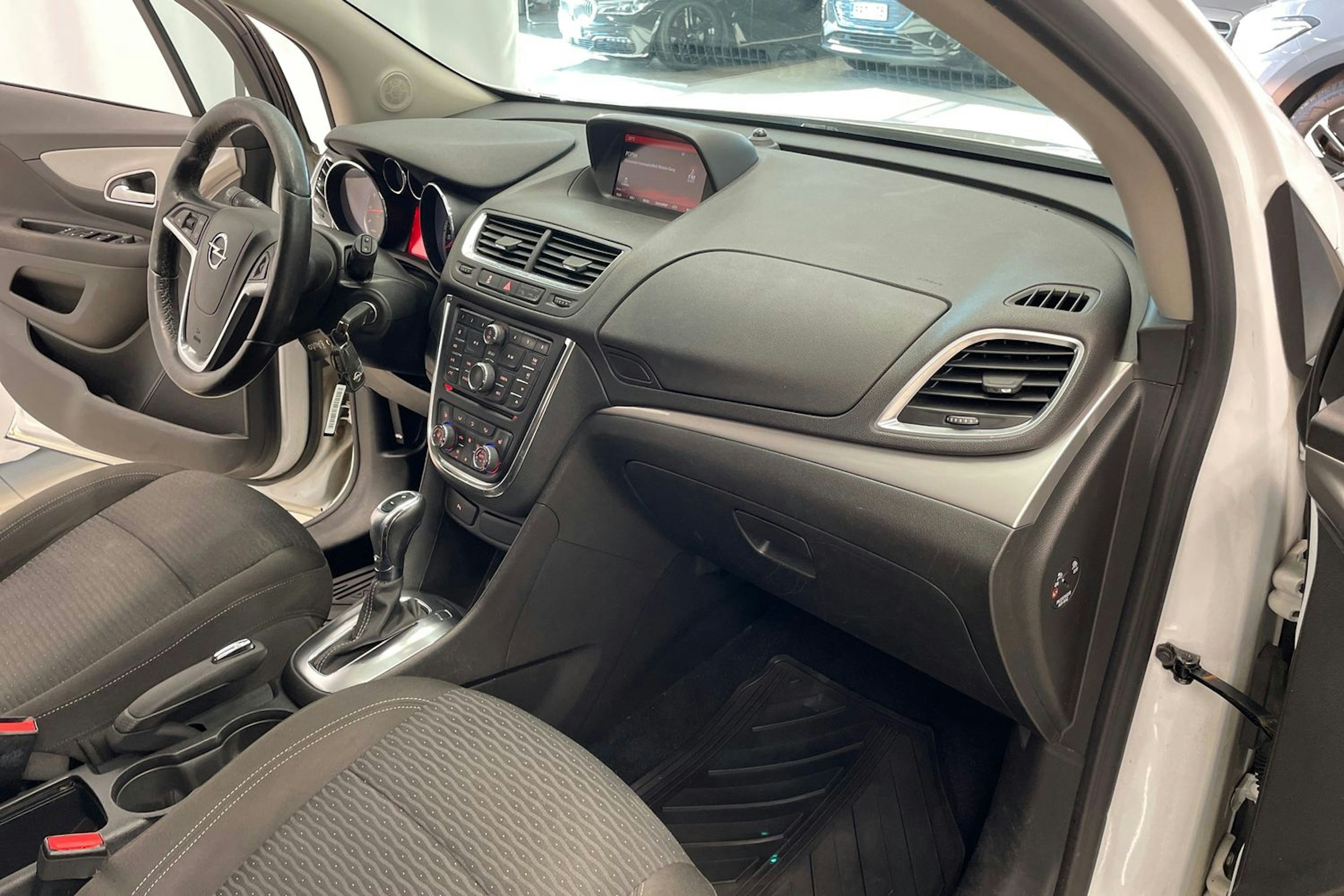 valkoinen Opel Mokka 2016 kuva 22.