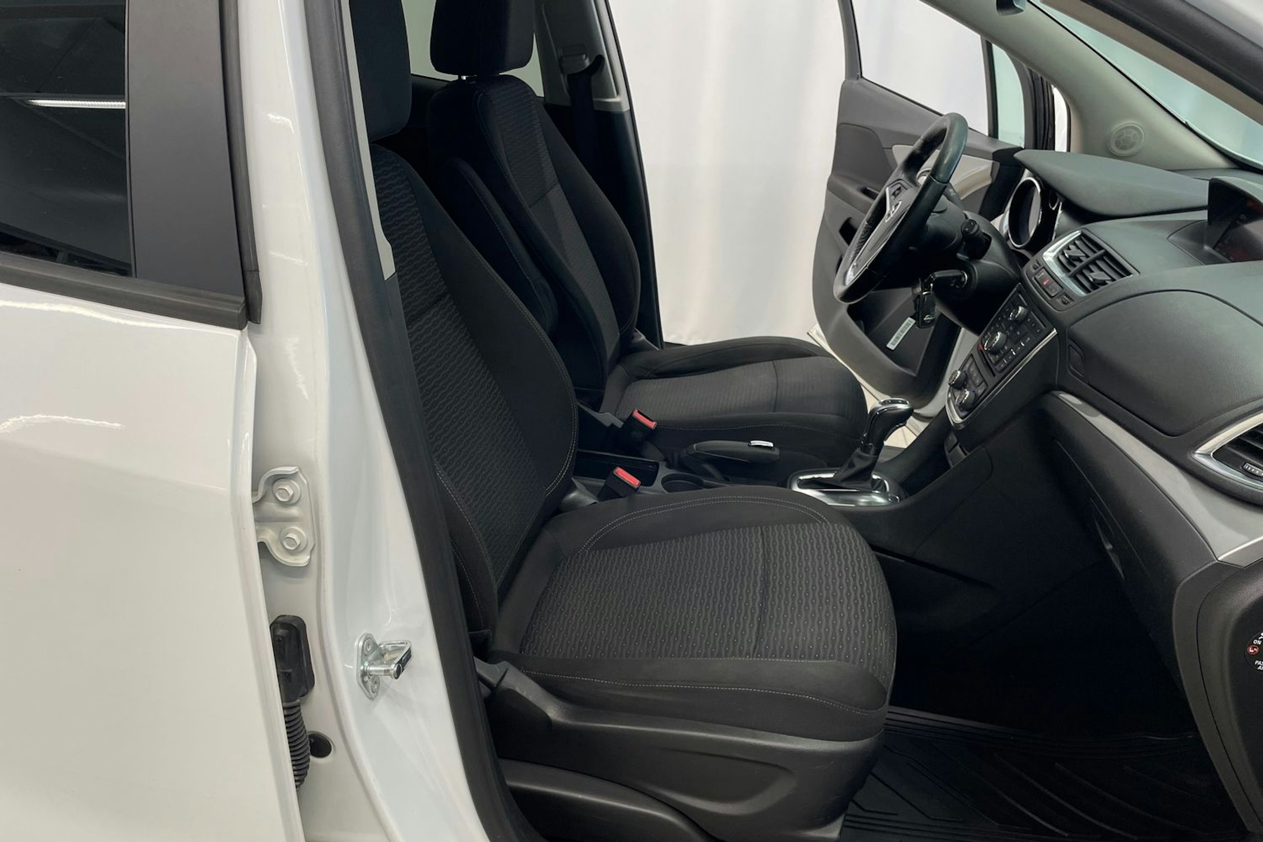 valkoinen Opel Mokka 2016 kuva 23.