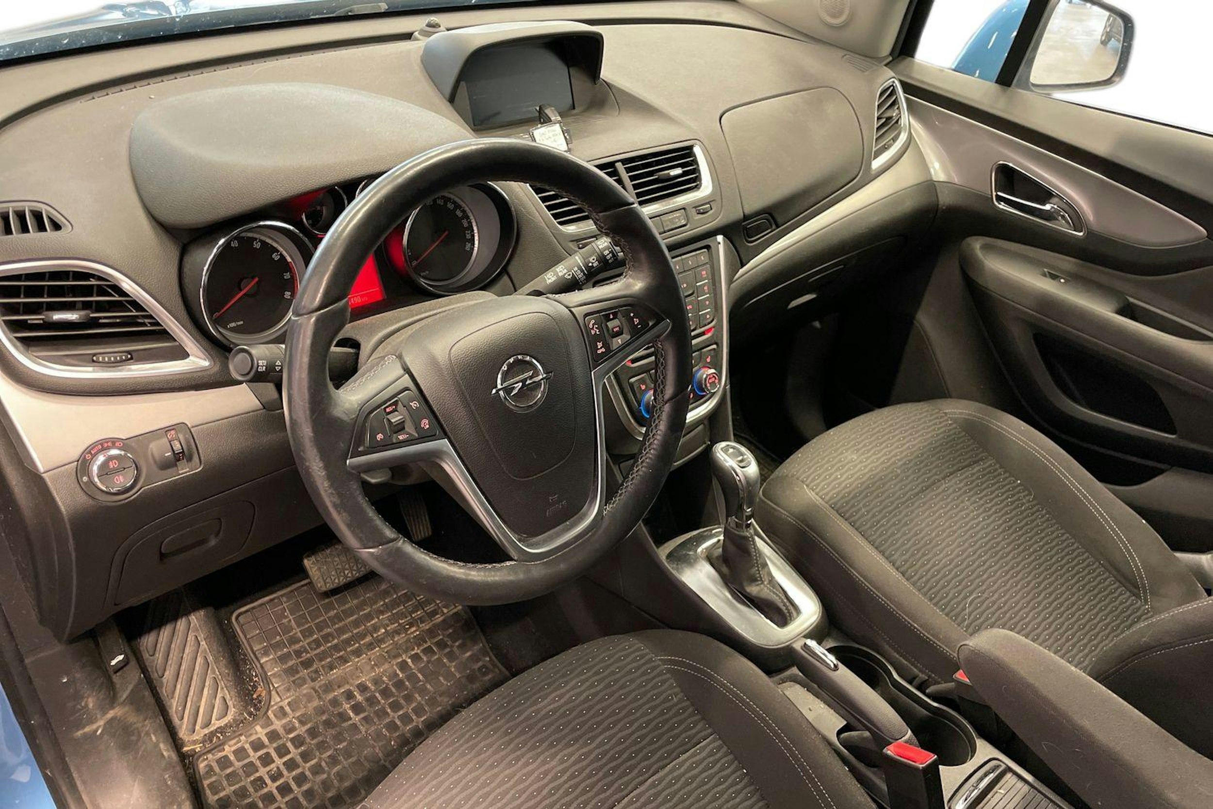 Sininen Opel Mokka 2016 kuva 3.