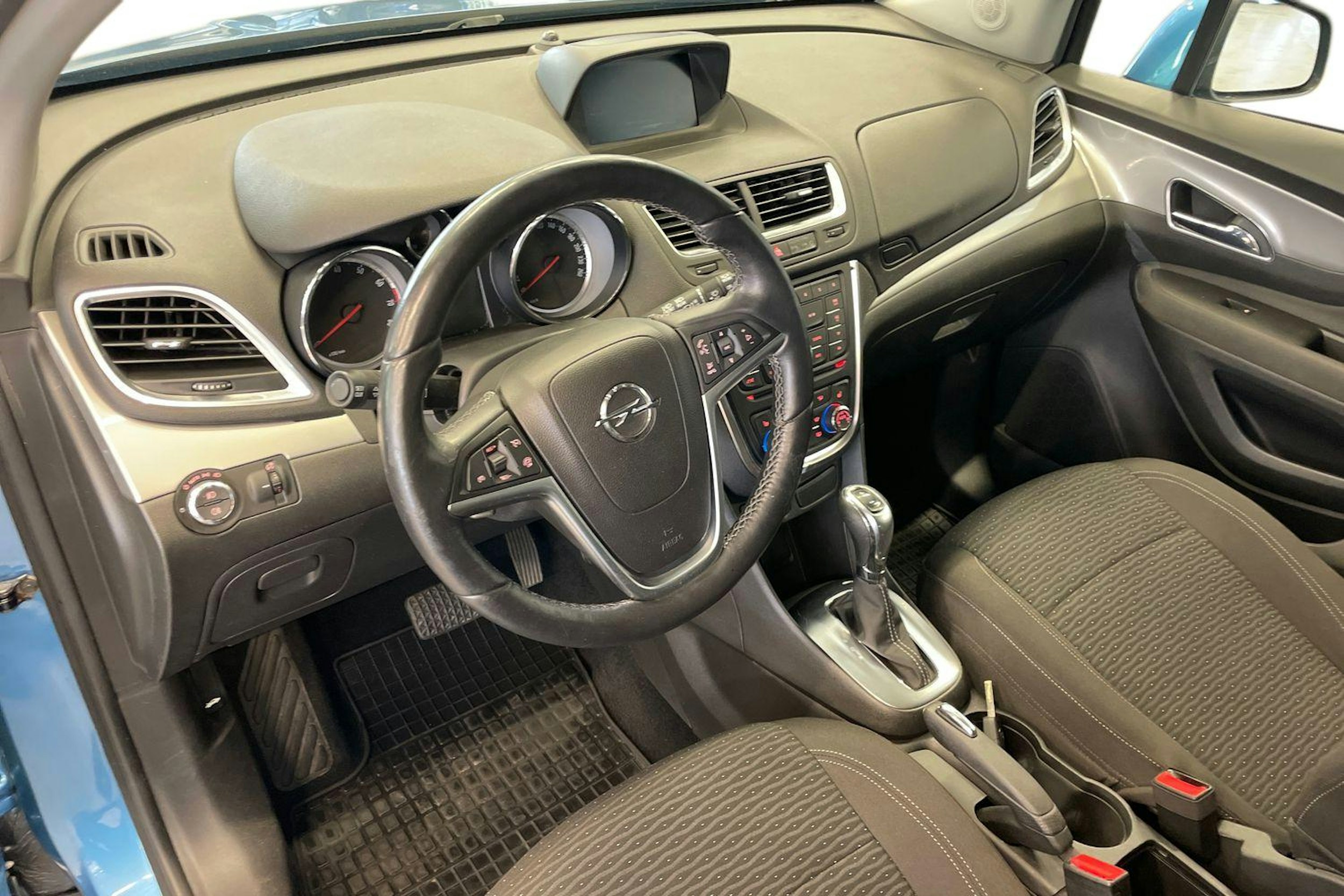 Sininen Opel Mokka 2016 kuva 7.