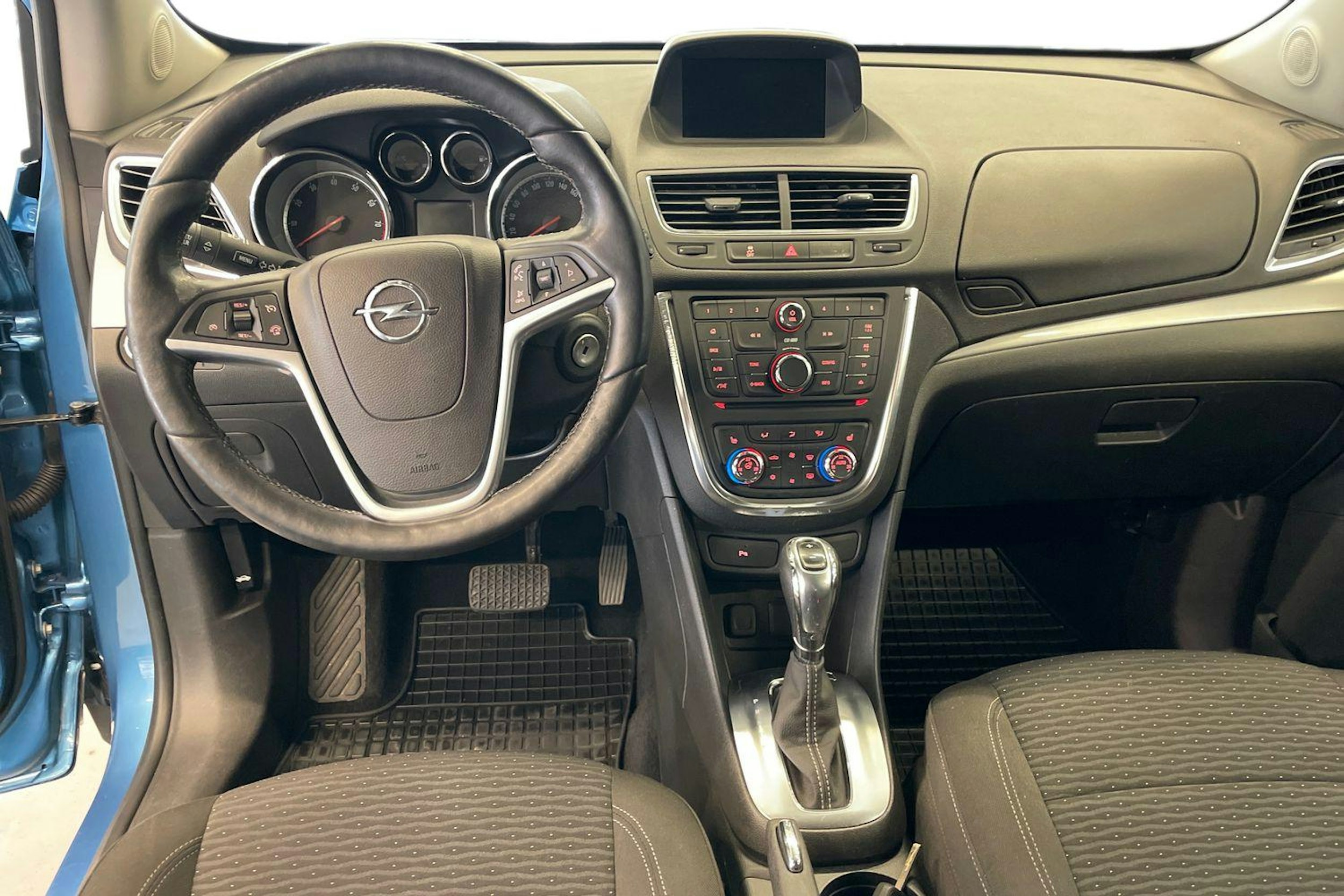 Sininen Opel Mokka 2016 kuva 9.