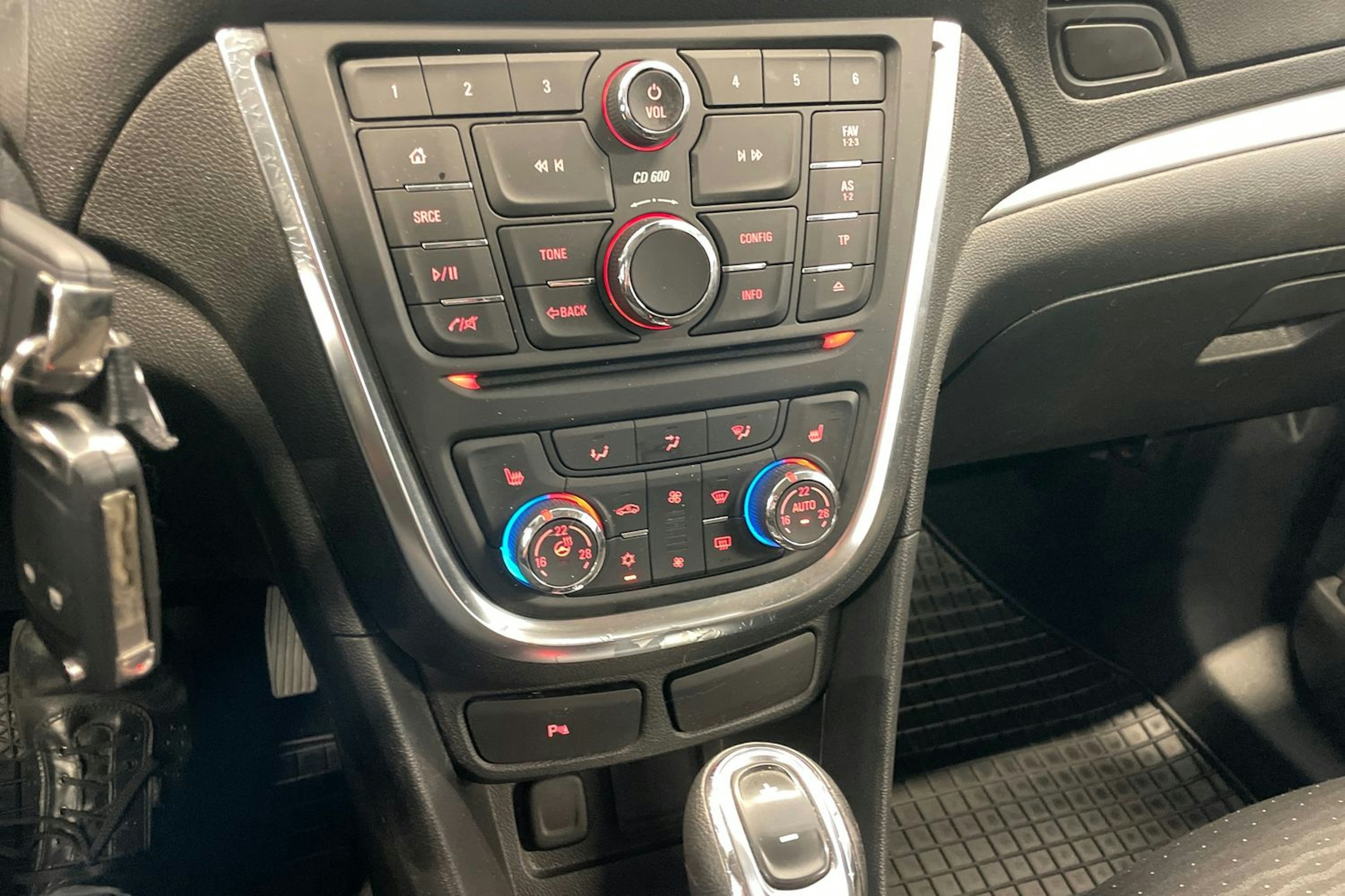Sininen Opel Mokka 2016 kuva 15.