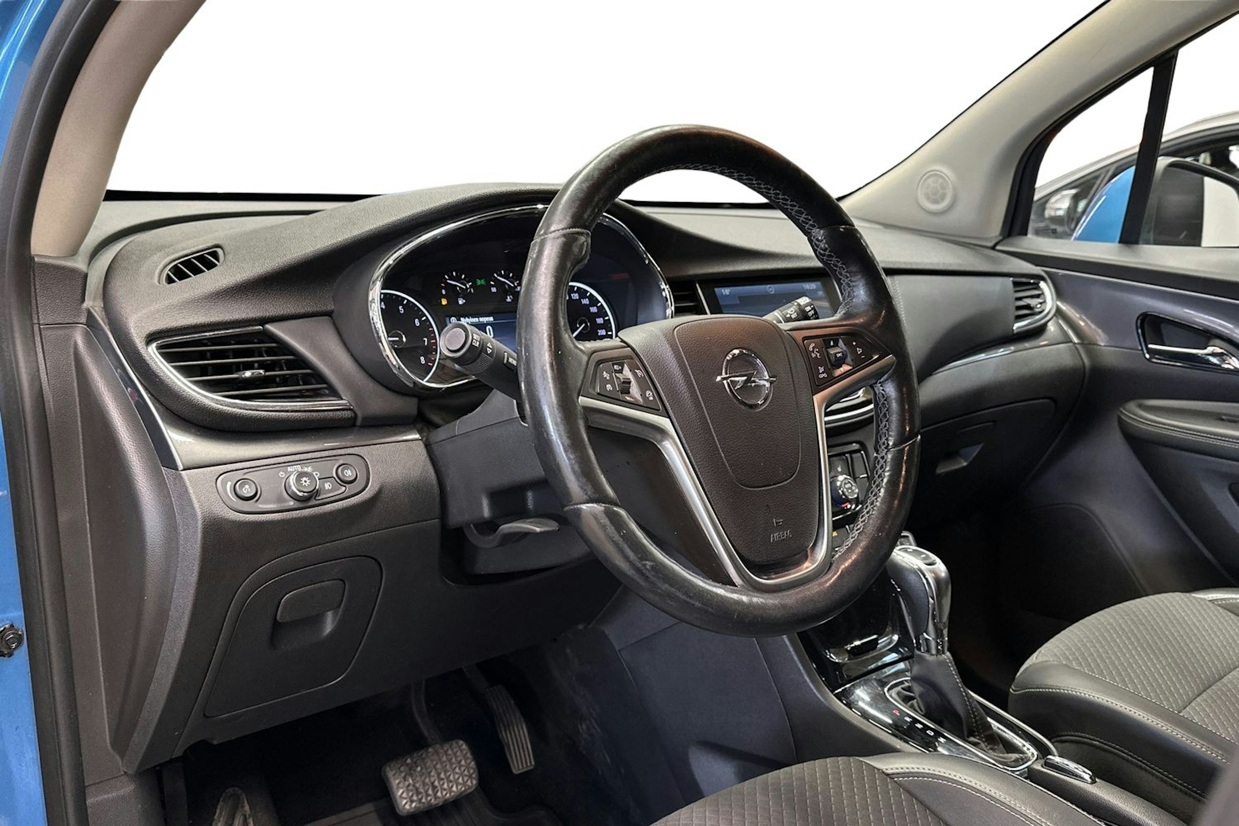 sininen Opel Mokka 2017 kuva 7.