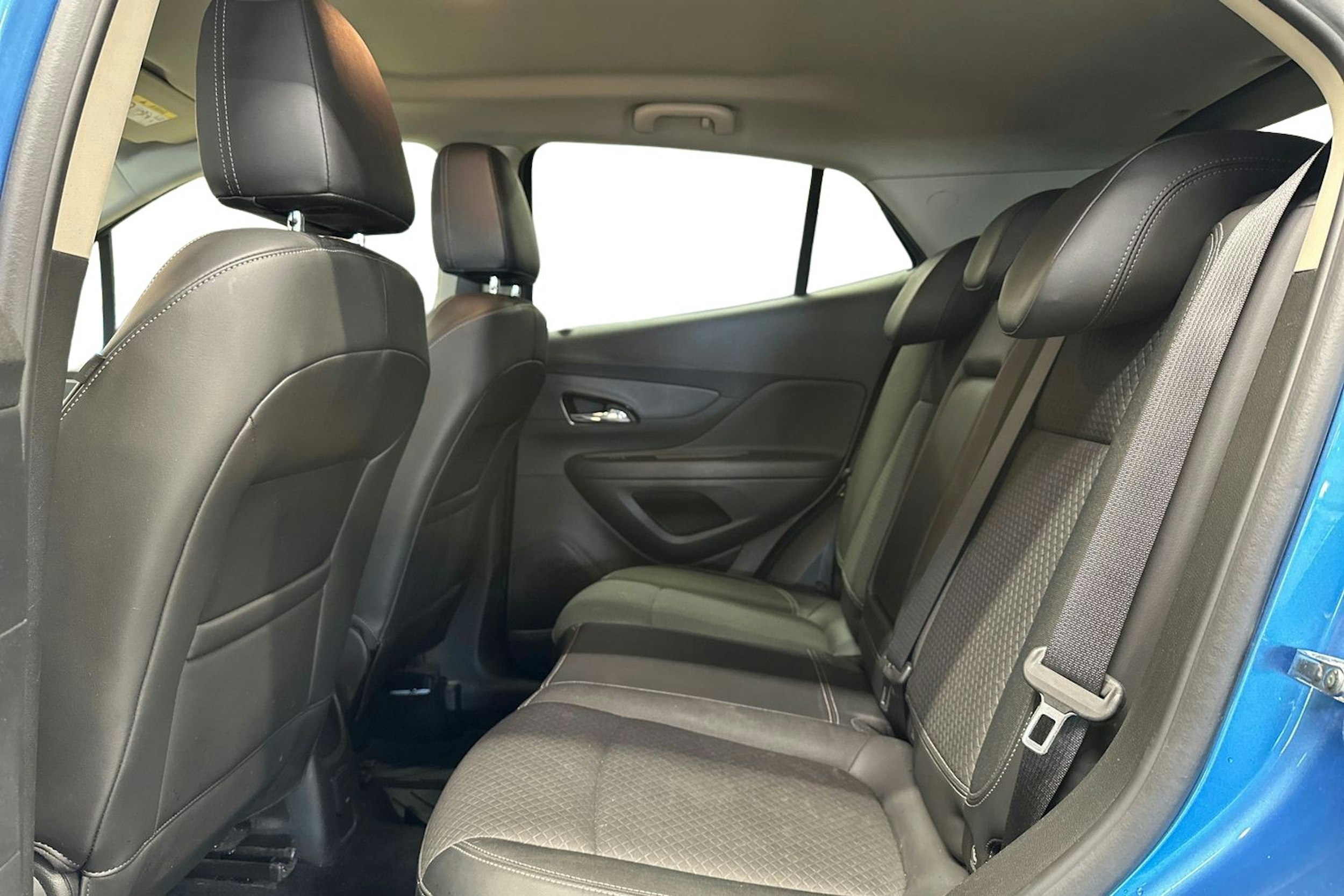 sininen Opel Mokka 2017 kuva 10.