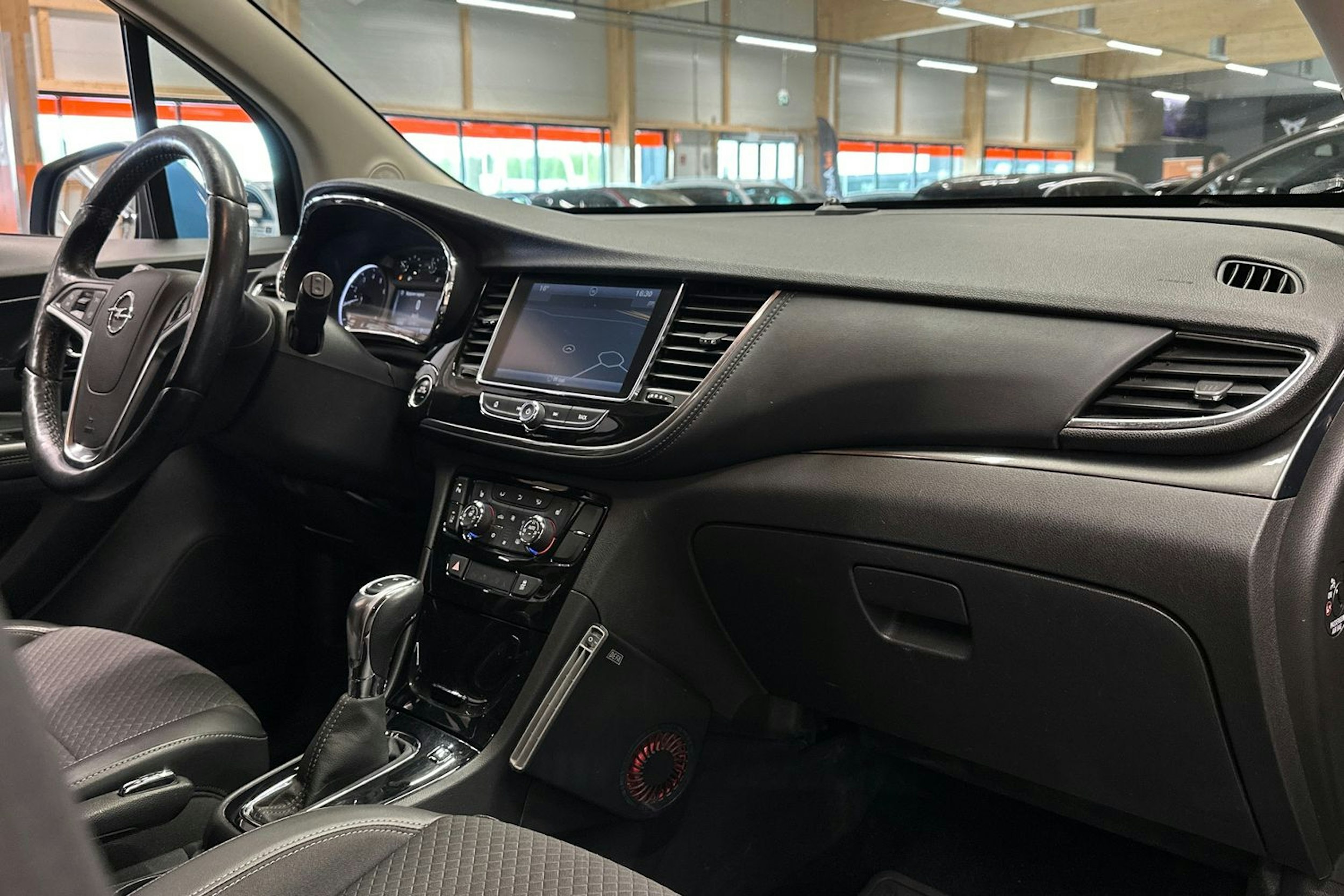 sininen Opel Mokka 2017 kuva 12.
