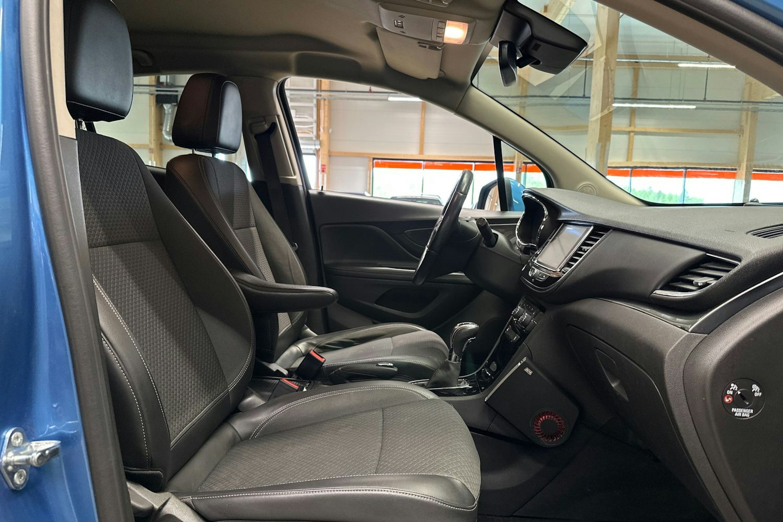 sininen Opel Mokka 2017 kuva 13.