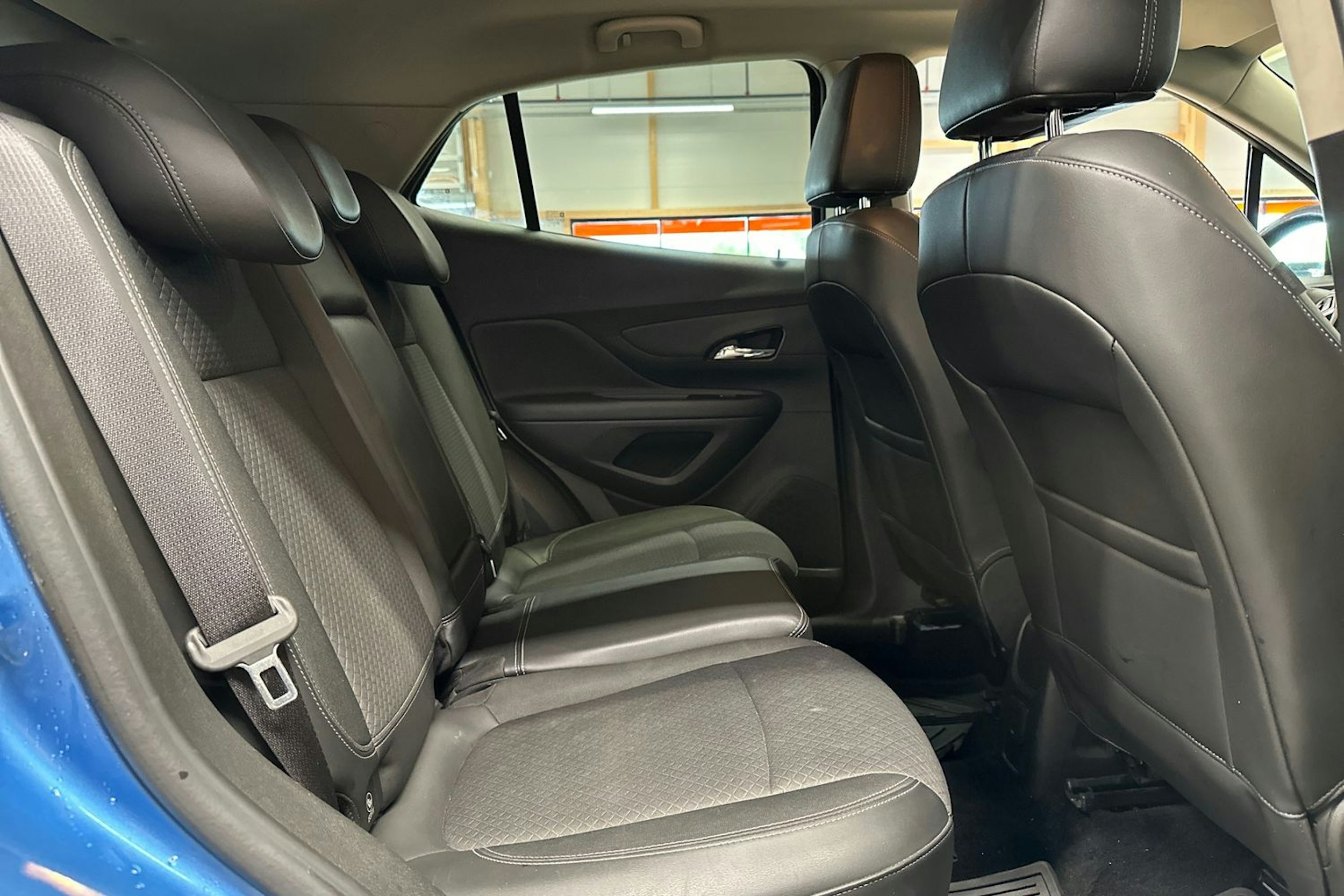 sininen Opel Mokka 2017 kuva 14.