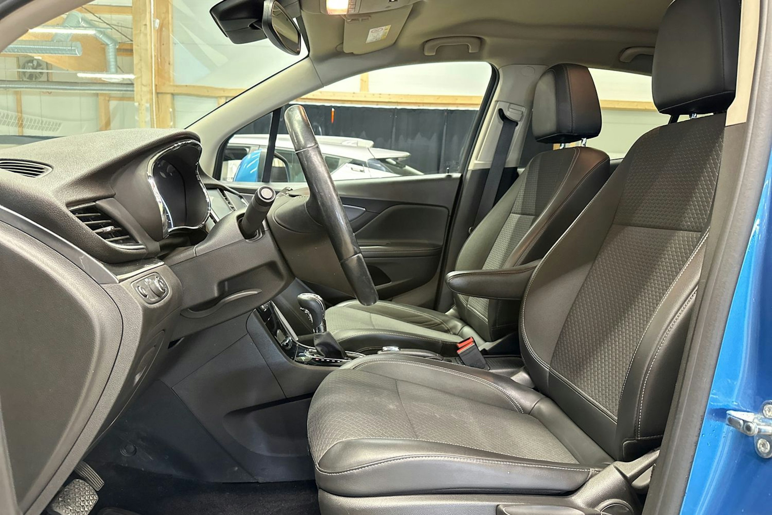 sininen Opel Mokka 2017 kuva 15.
