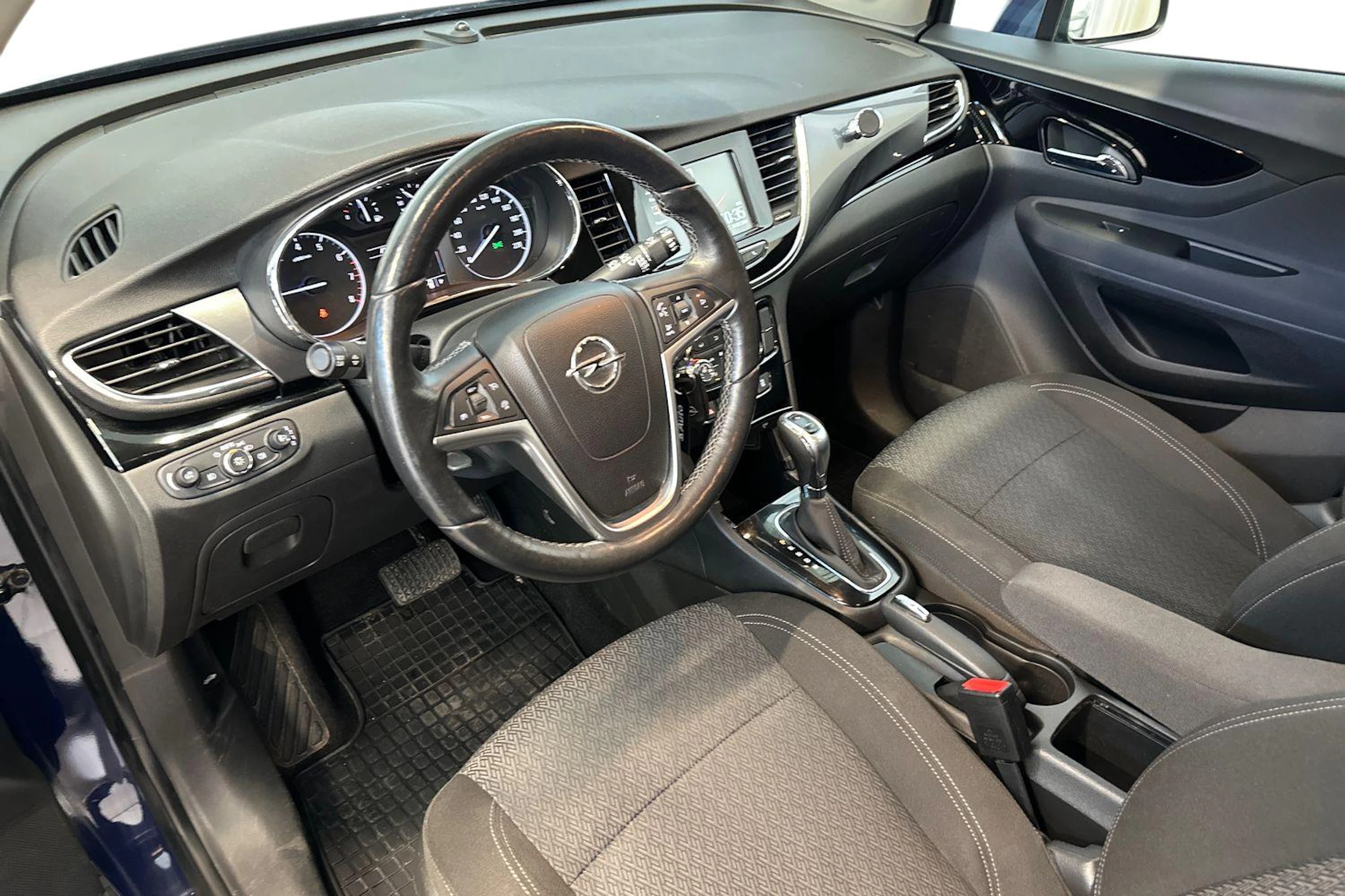 sininen Opel Mokka 2017 kuva 6.