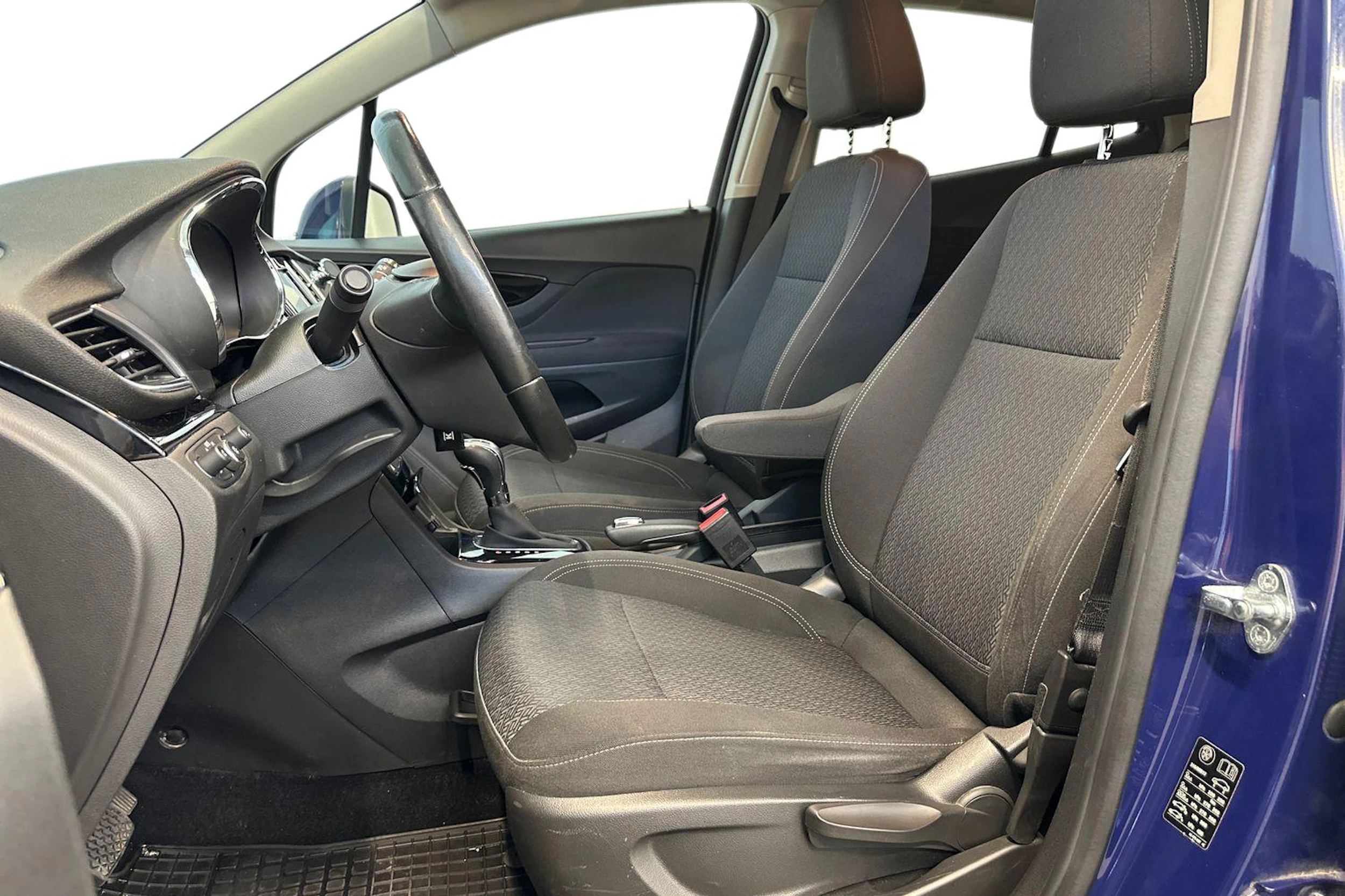 sininen Opel Mokka 2017 kuva 9.