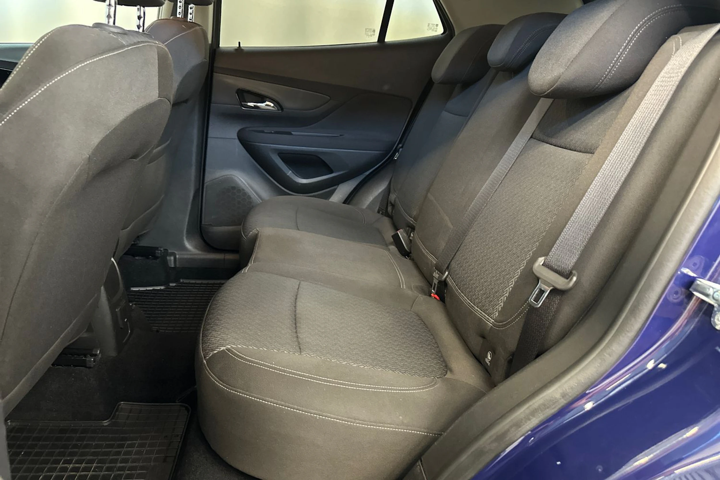 sininen Opel Mokka 2017 kuva 22.