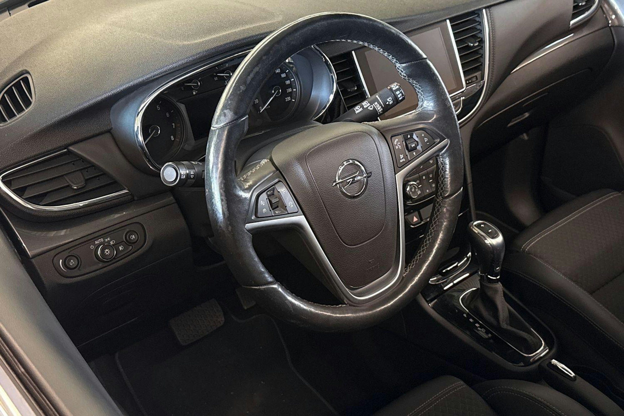 harmaa Opel Mokka 2017 kuva 3.