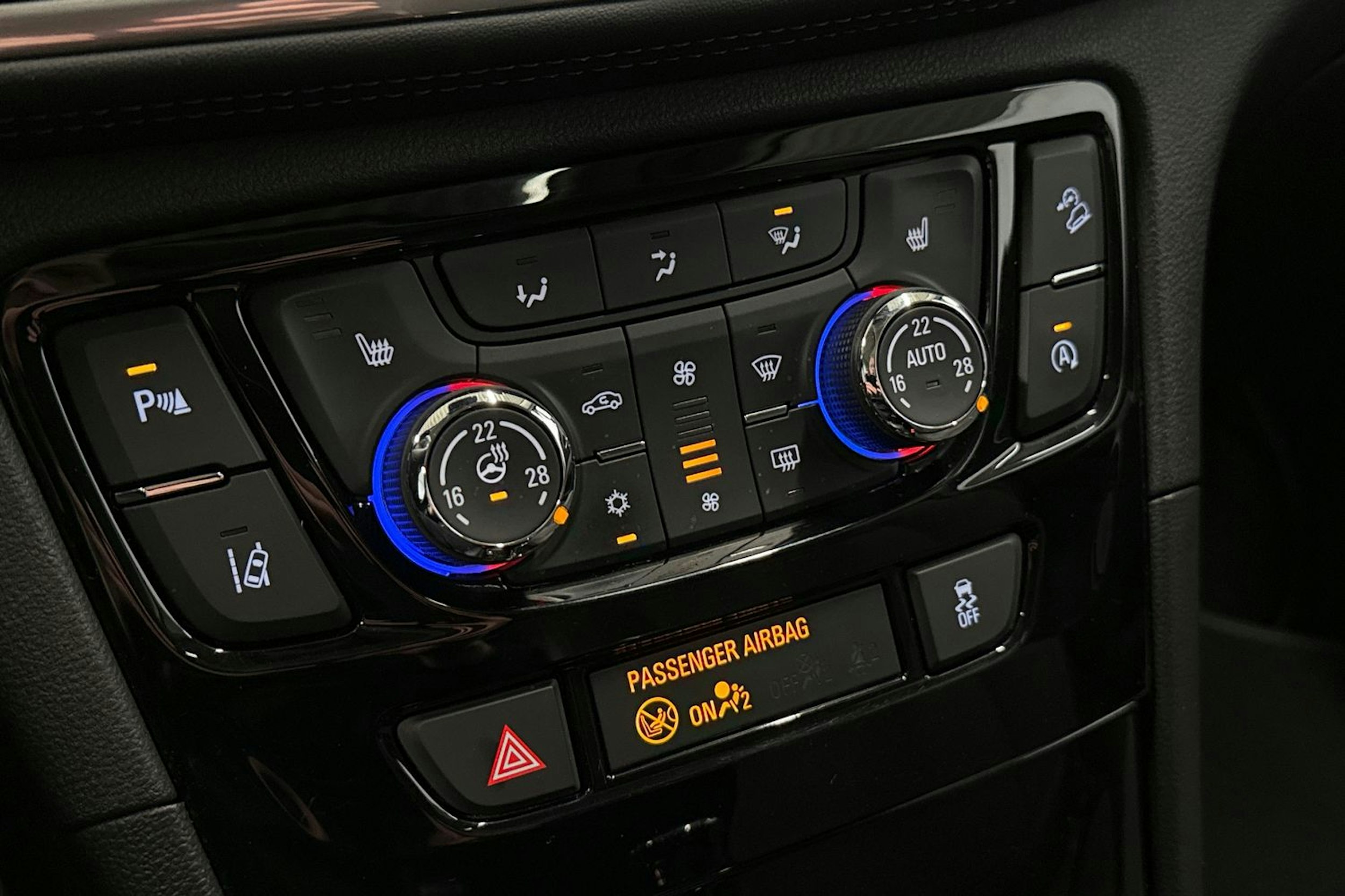 harmaa Opel Mokka 2017 kuva 21.