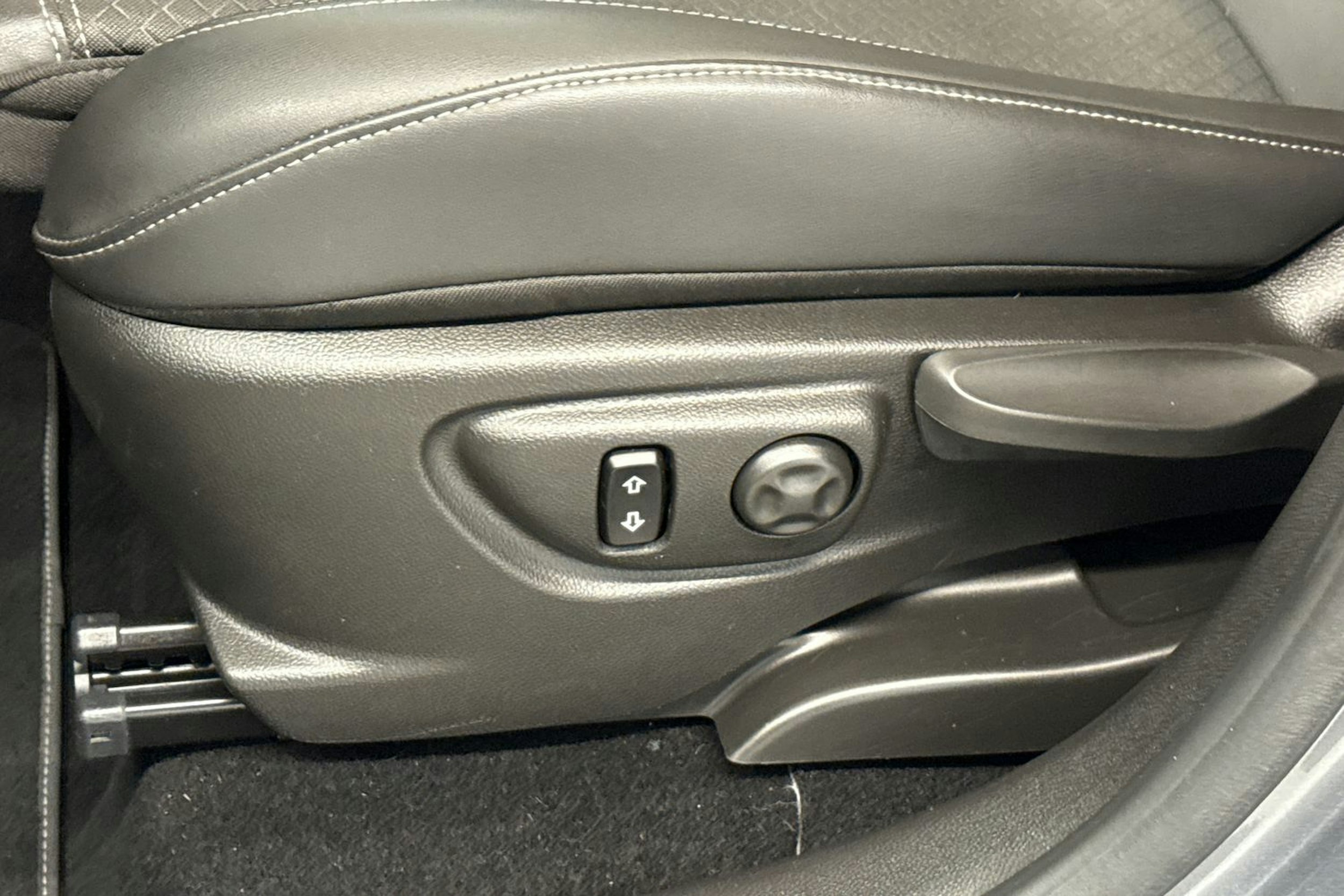harmaa Opel Mokka 2017 kuva 23.