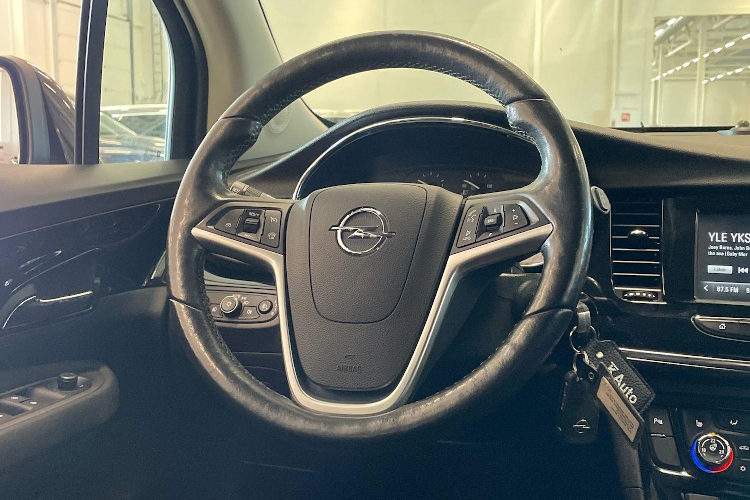 musta Opel Mokka 2017 kuva 12.